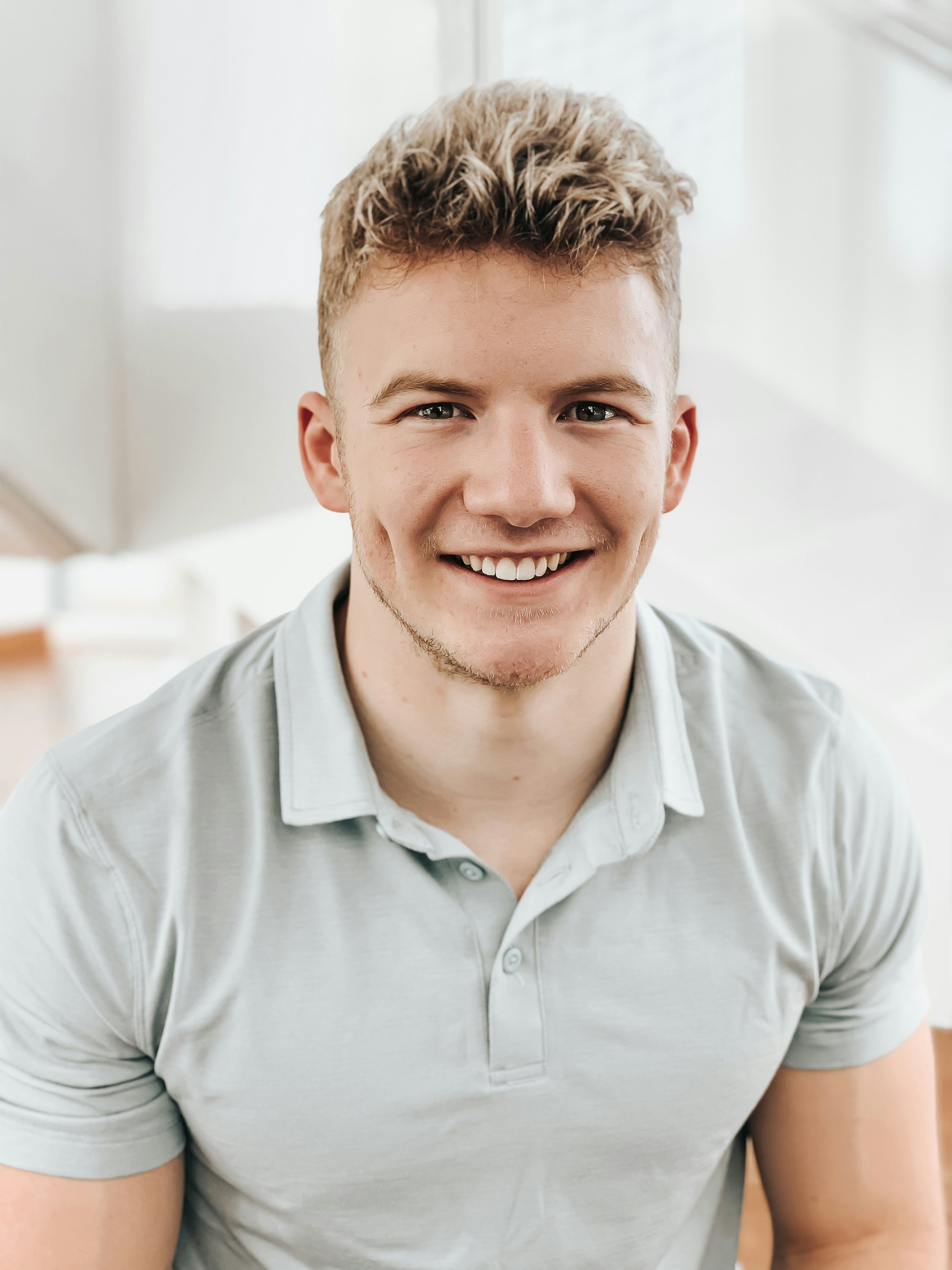 A close up of a smiling man | Source: Unsplash