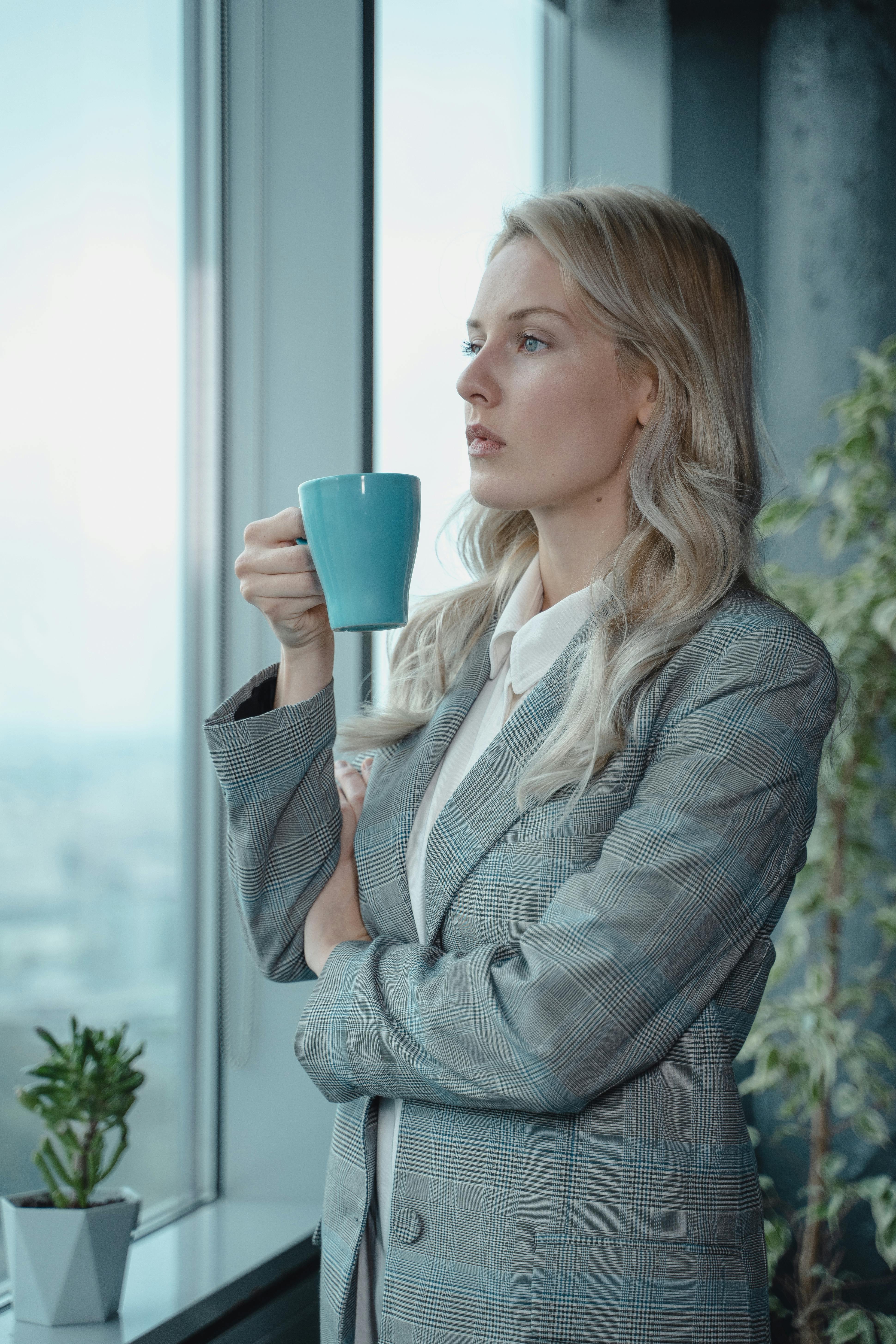 A woman deep in thought | Source: Pexels