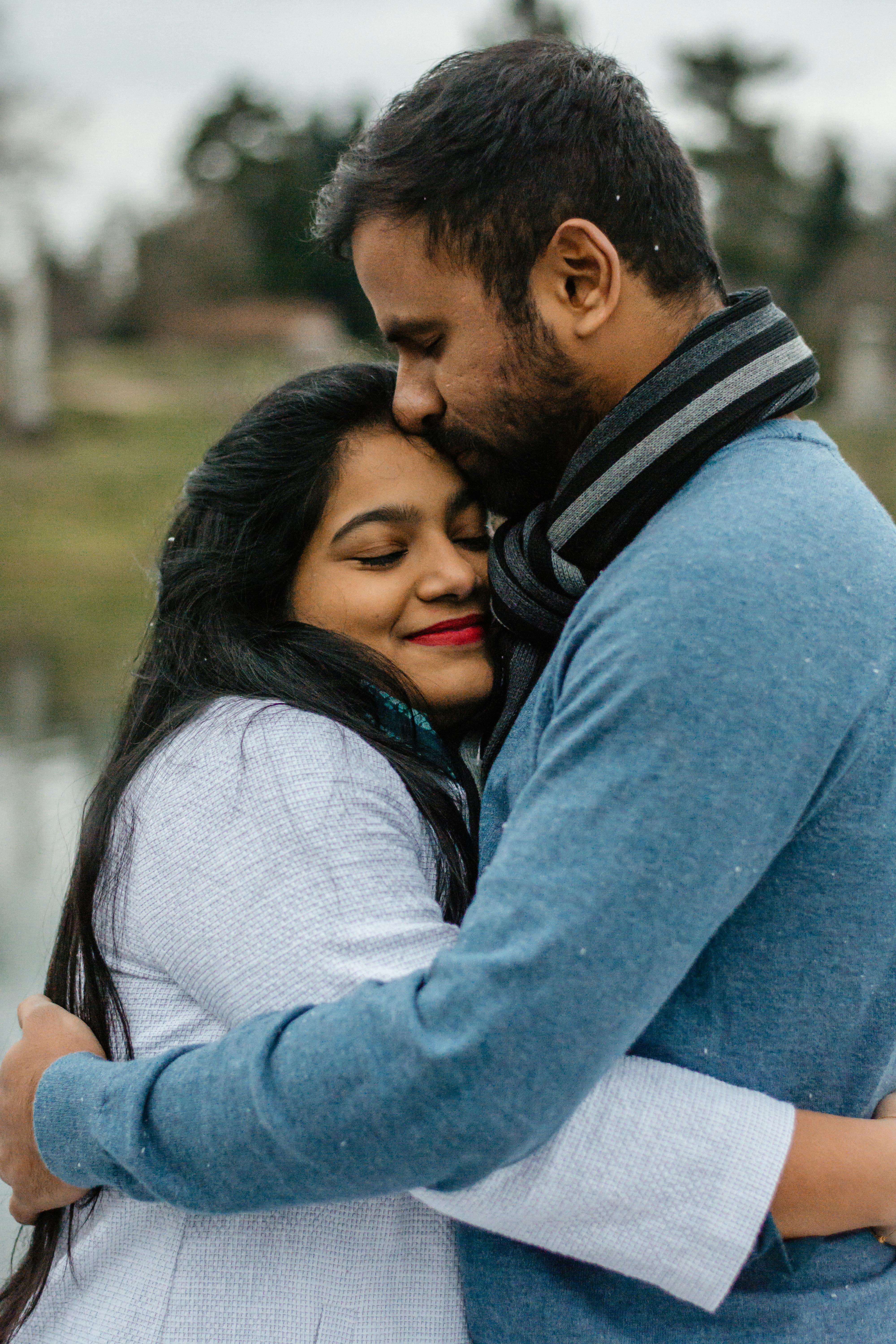 A couple in each other's embrace | Source: Pexels