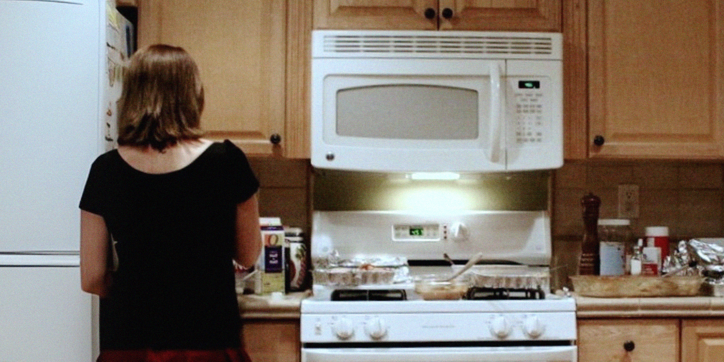 A woman doing something in a kitchen | Source: Flickr