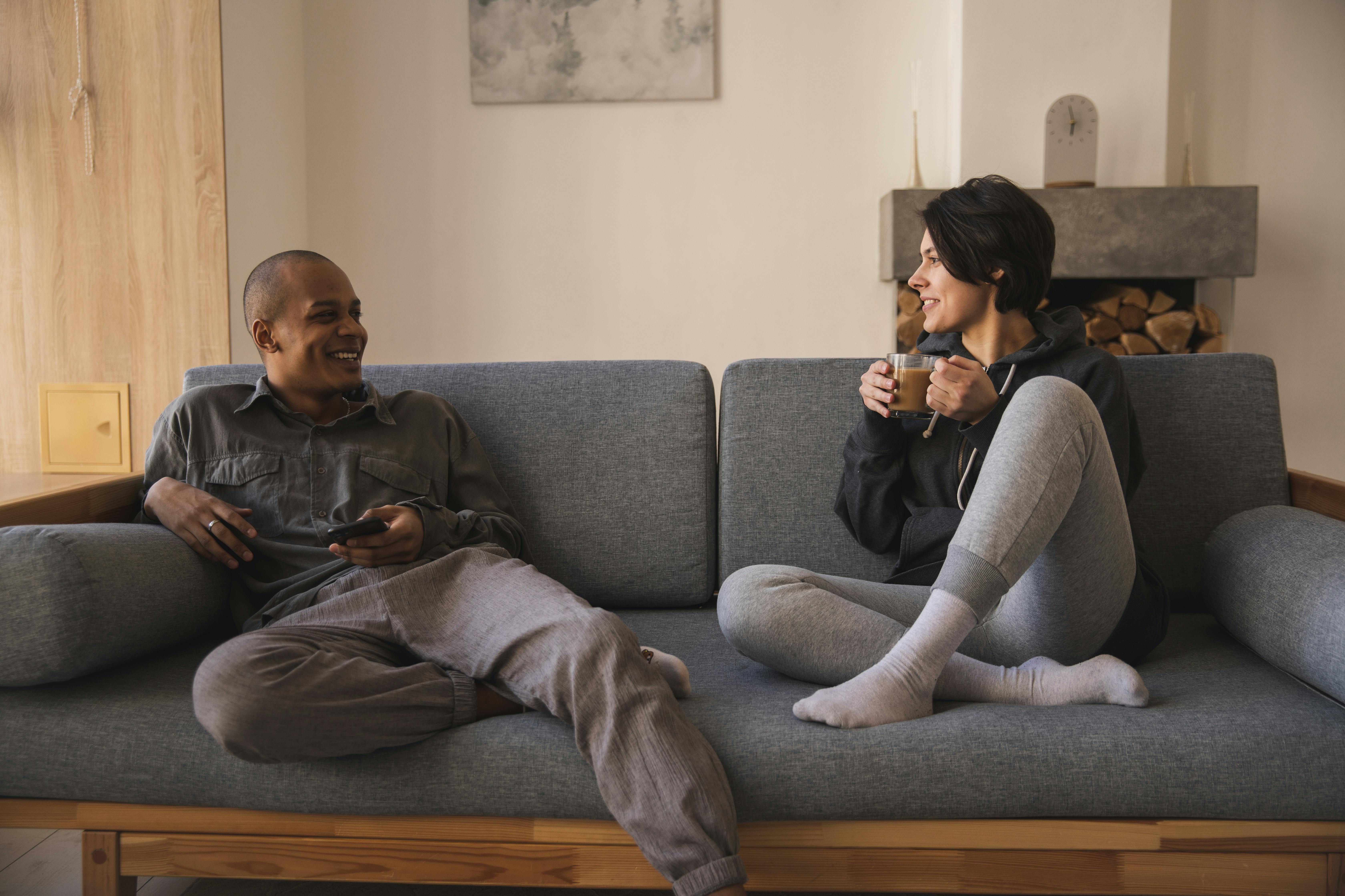 A couple talking | Source: Pexels