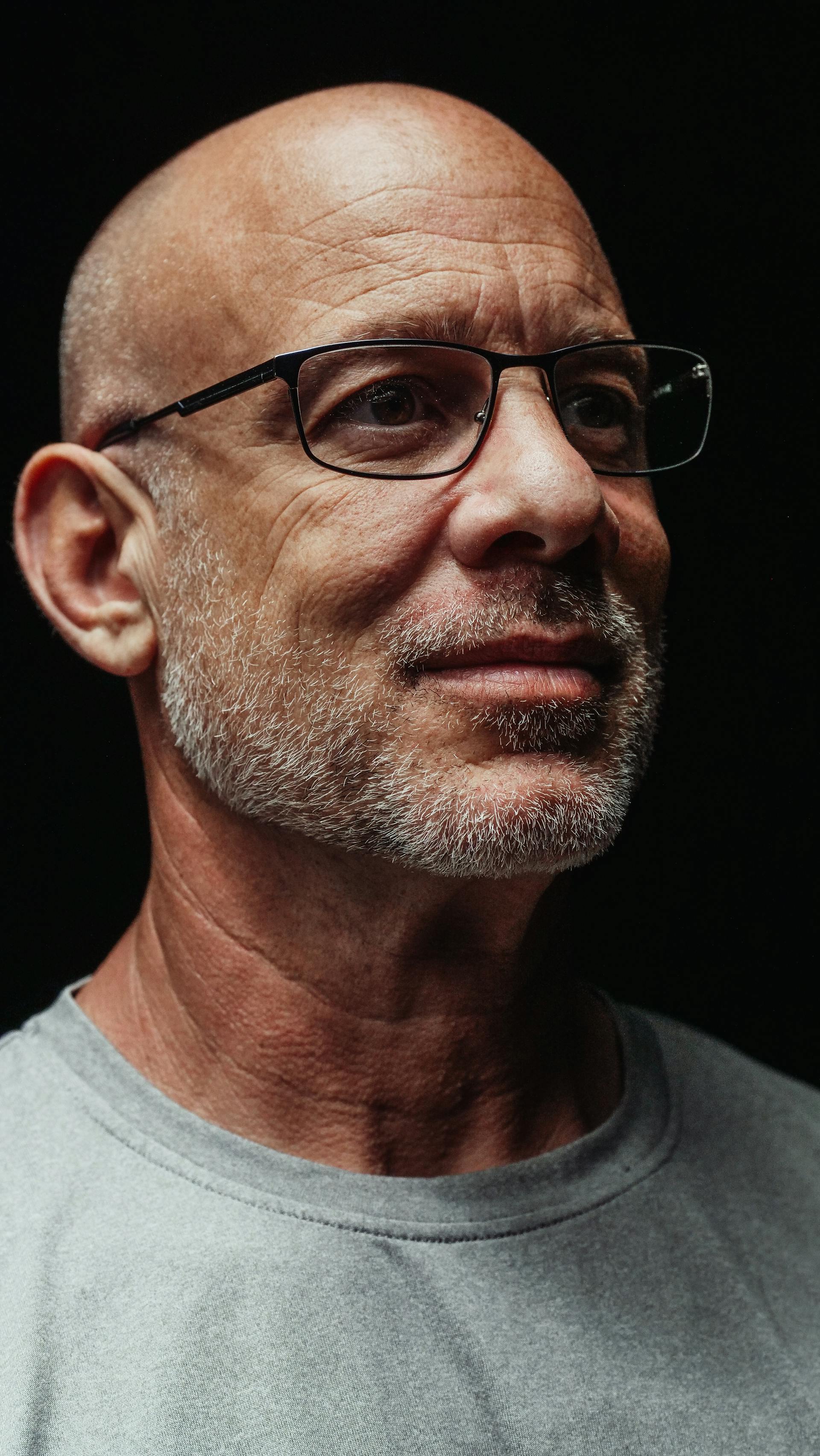 A confused-looking man | Source: Pexels