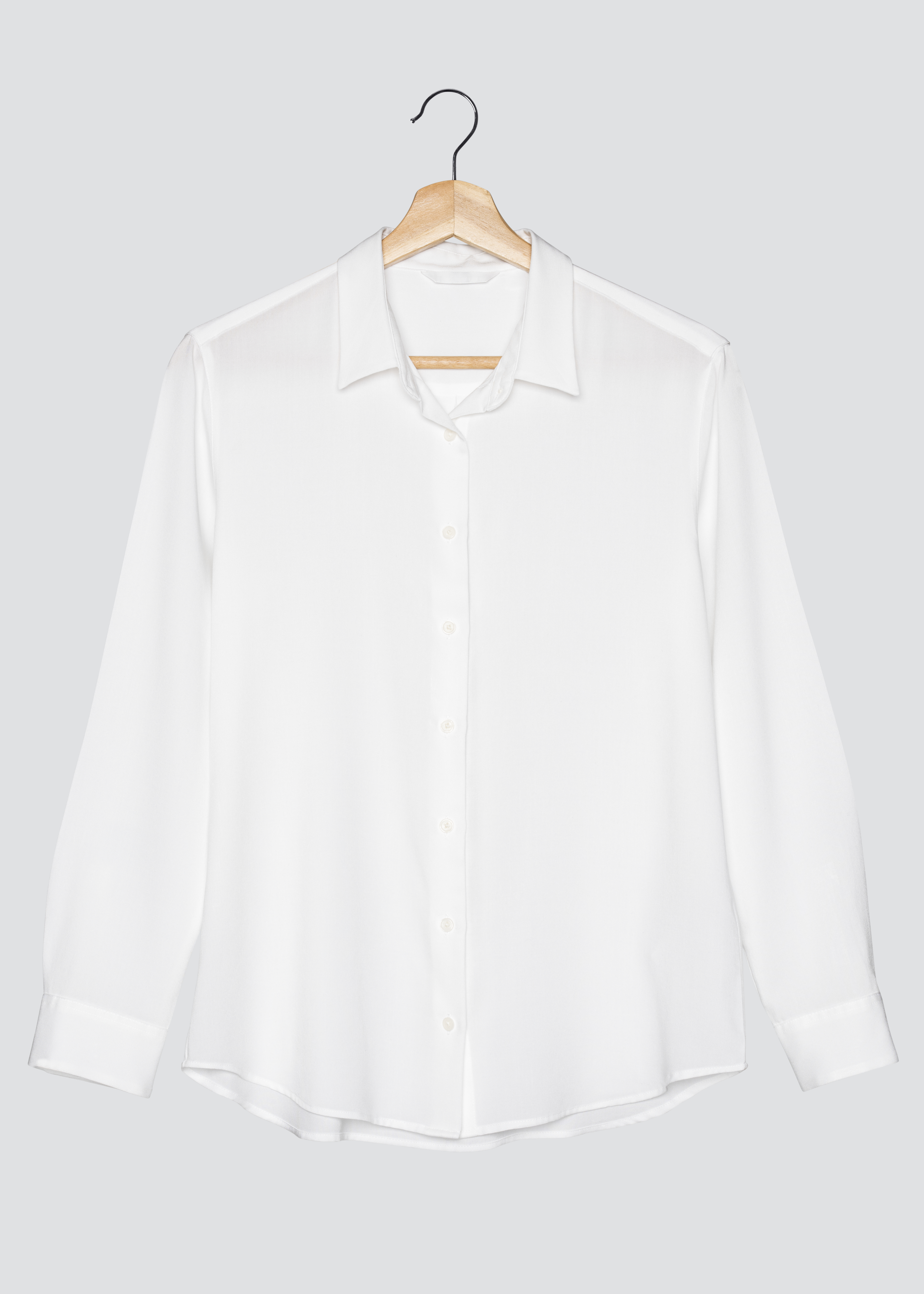 A white shirt | Source: Freepik
