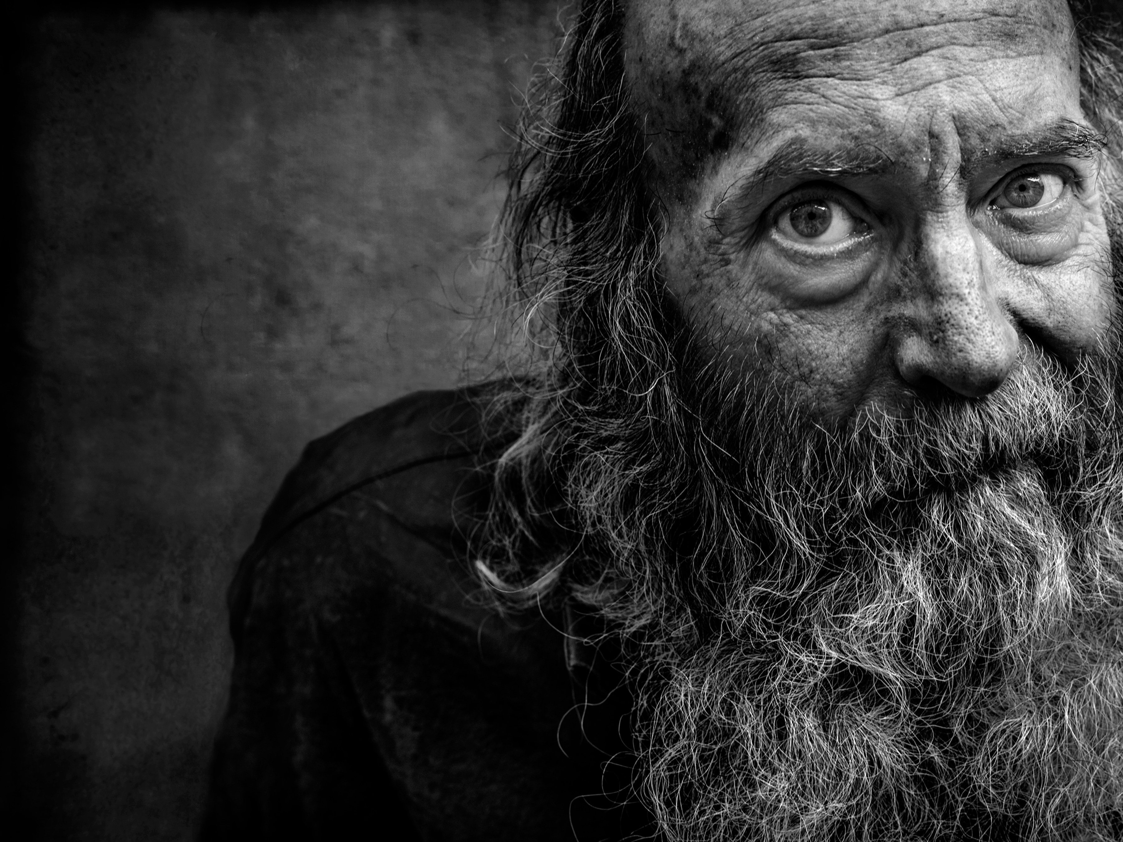 A close-up of a homeless man | Source: Unsplash