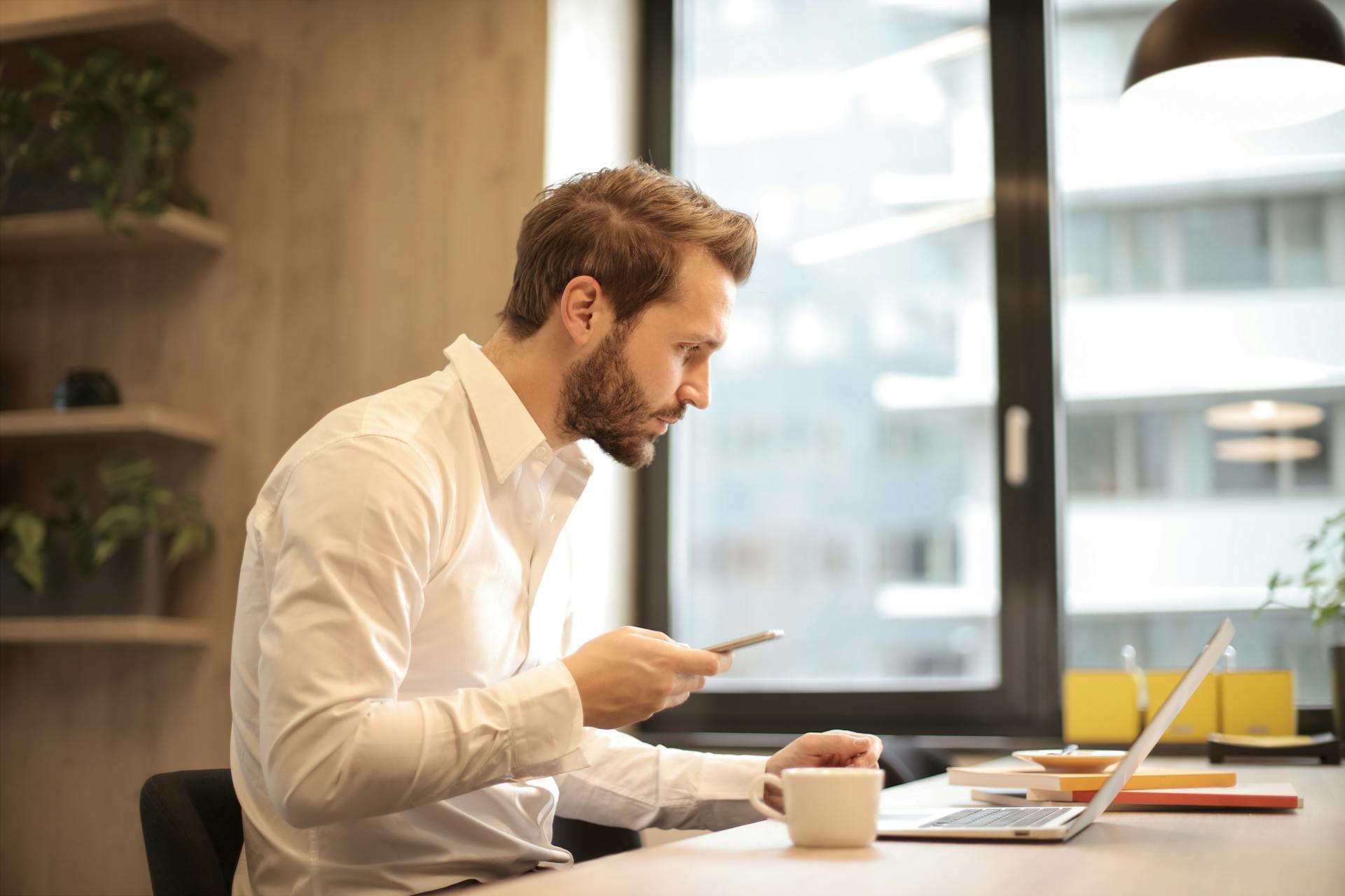 A man working in his office | Source: Pexels