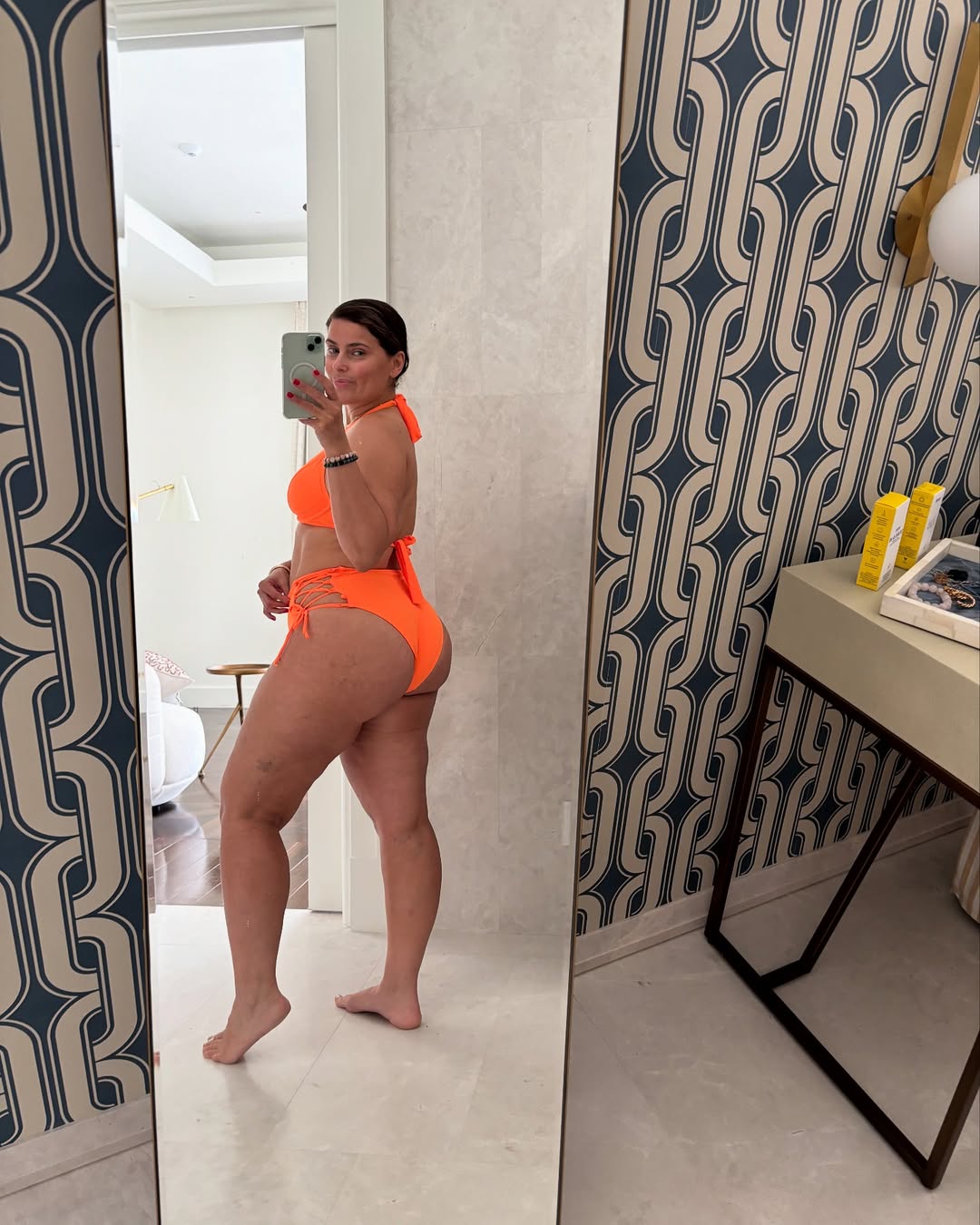 Nelly Furtado posts a mirror selfie on January 5, 2025. | Source: Instagram/nellyfurtado