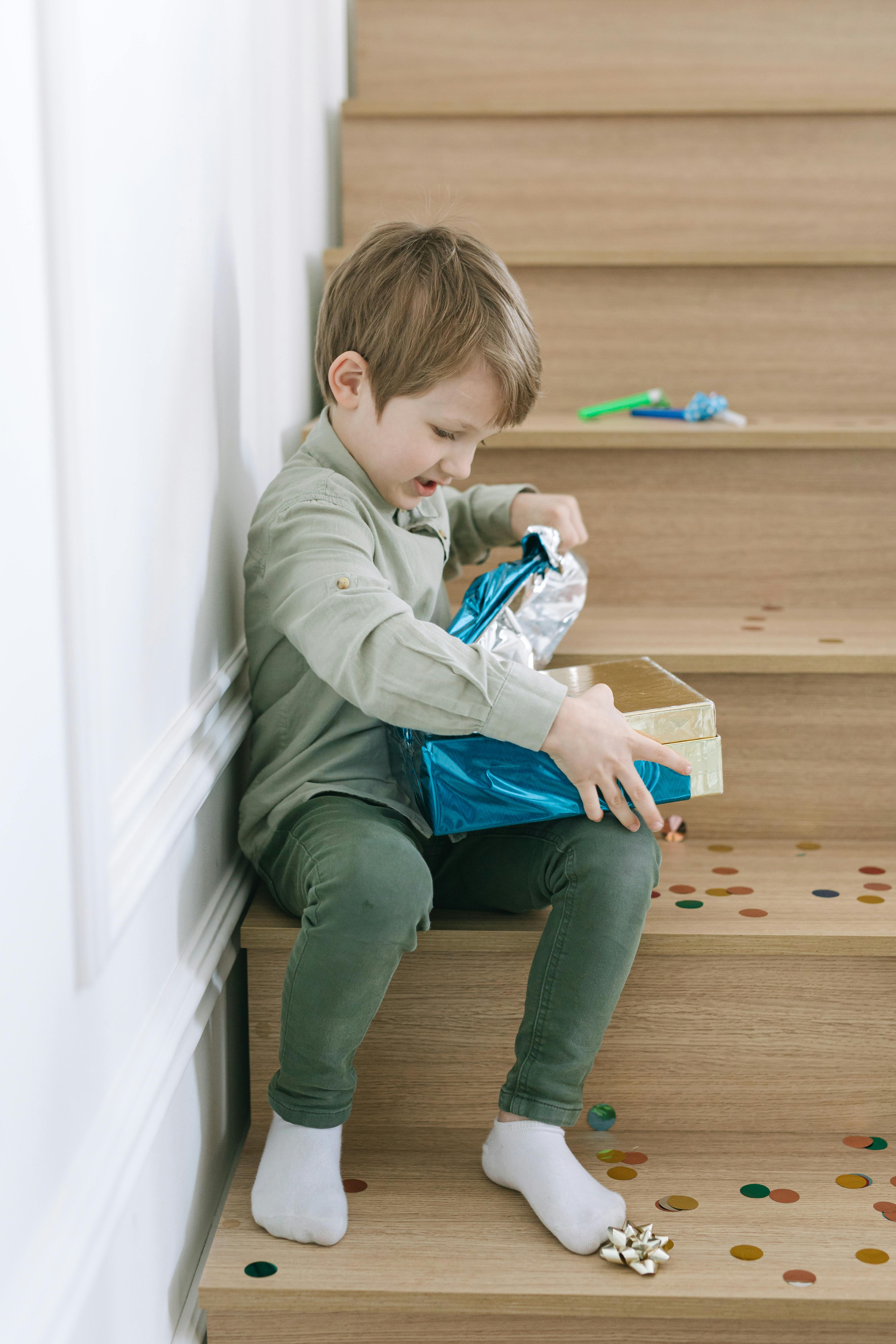A boy opening a gift | Source: Pexels