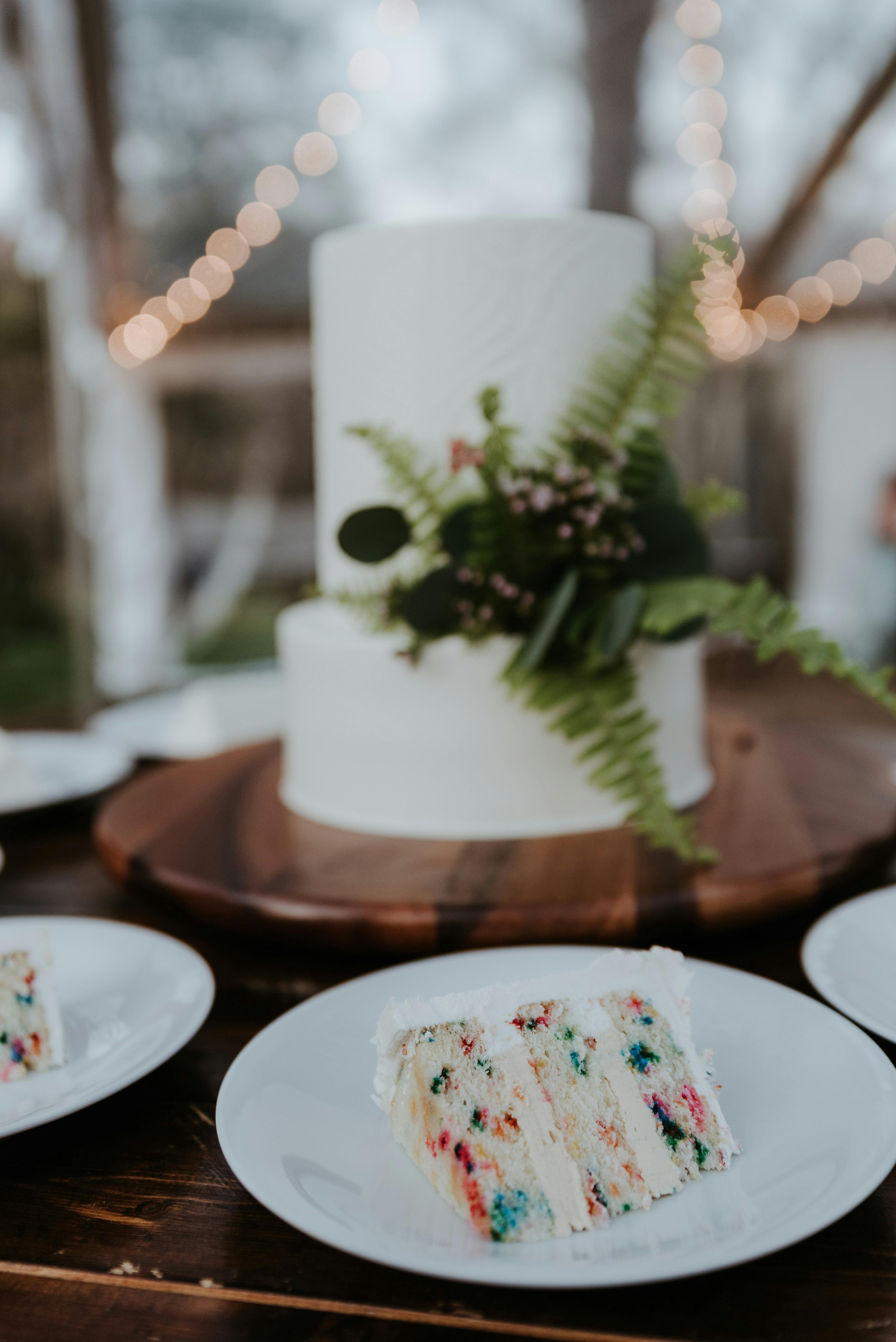 A slice of cake on a plate | Source: Pexels