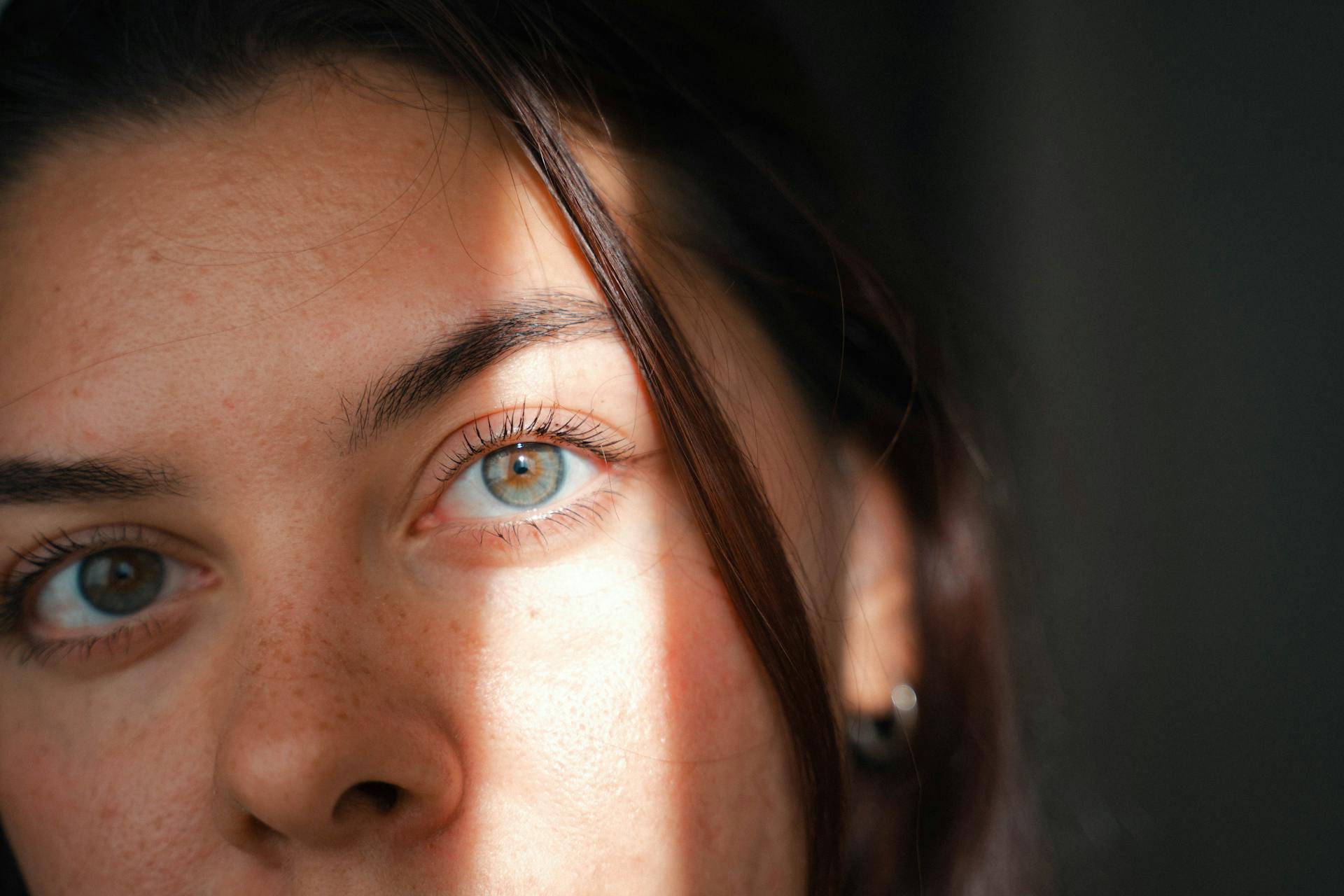 A close-up shot of a woman's face | Source: Pexels
