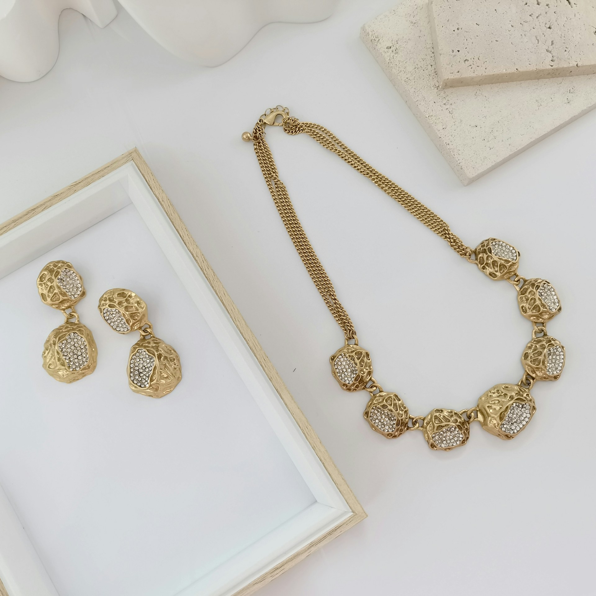 A gold jewelry set | Source: Unsplash