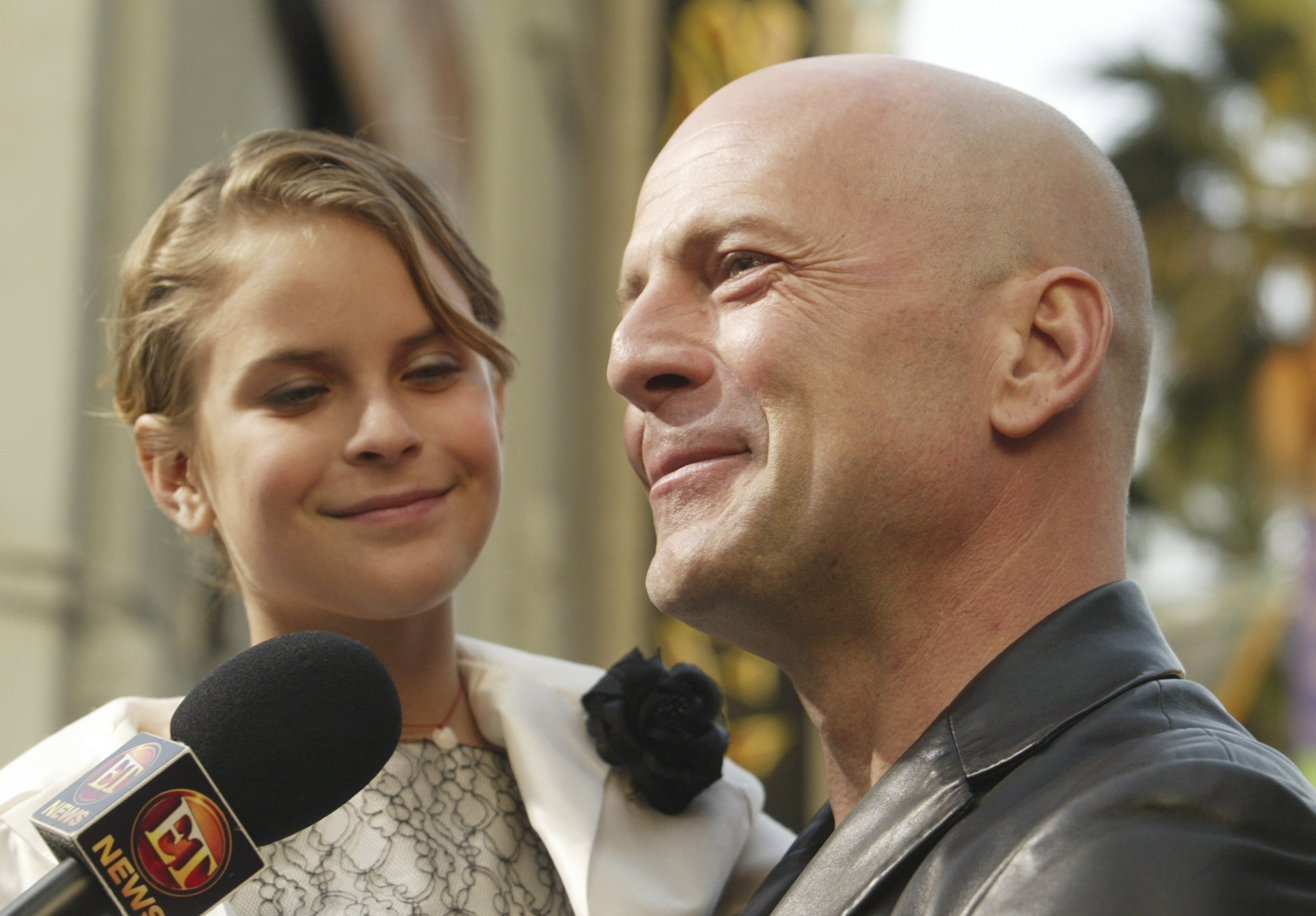 Tallulah Belle Willis and father Bruce Willis during "The Whole Ten Yards" World Premiere at Grauman's Chinese Theatre on April 7, 2004 in Hollywood, California | Source: Getty Images