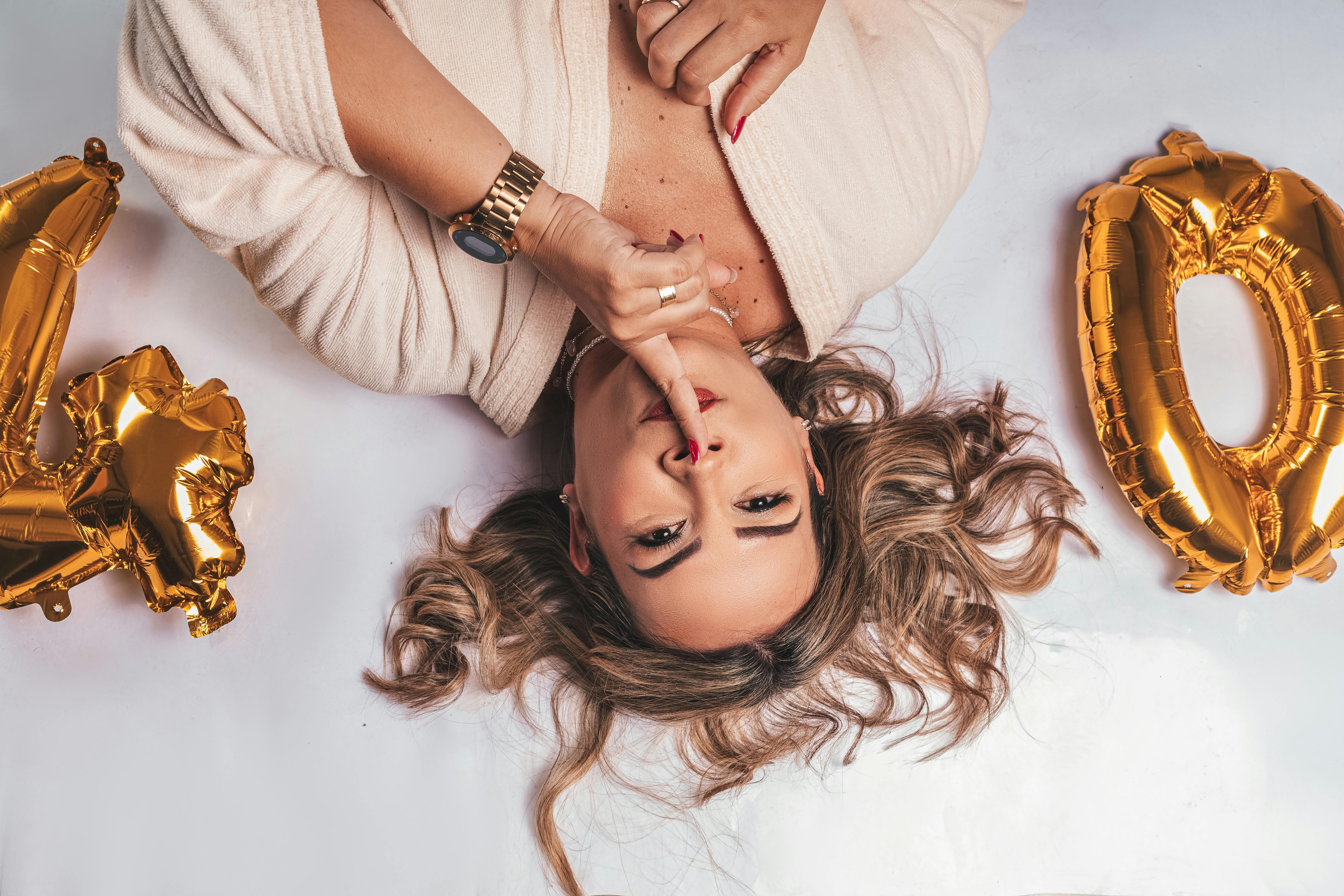 Uma mulher comemorando seu 40º aniversário | Fonte: Pexels