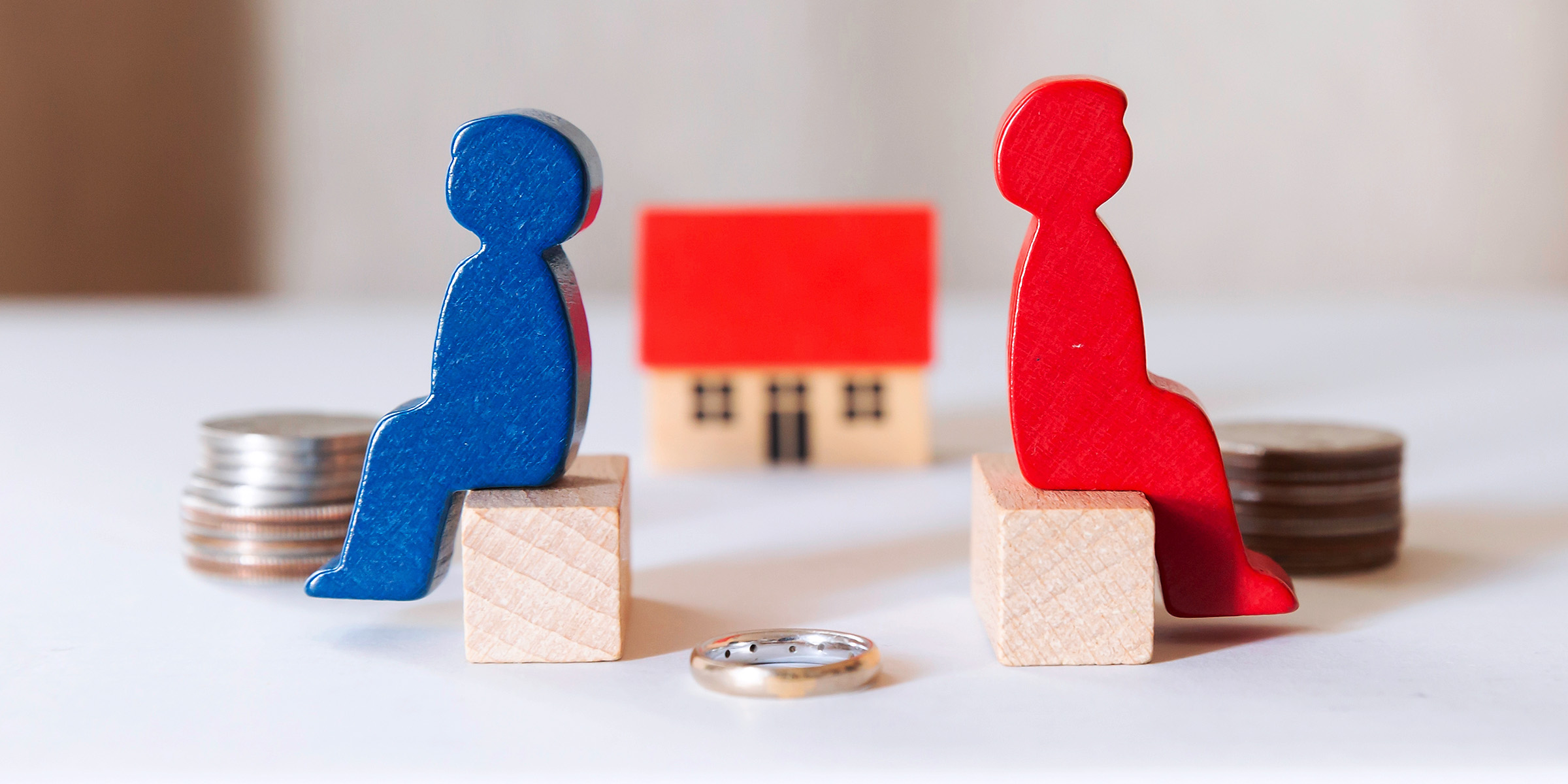 Wooden figures depicting divorce | Source: Shutterstock