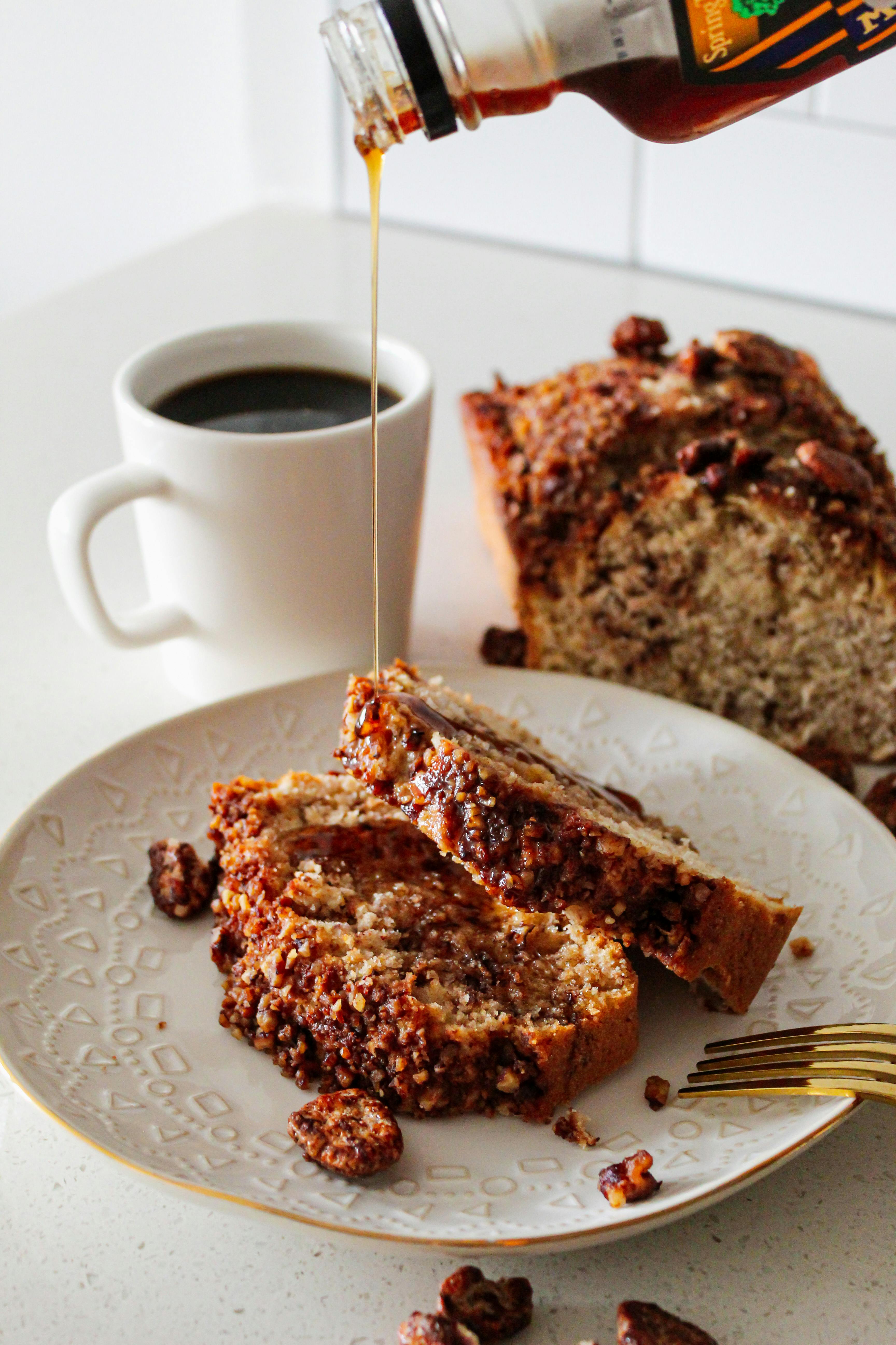 Banana bread on a plate | Source: Pexels