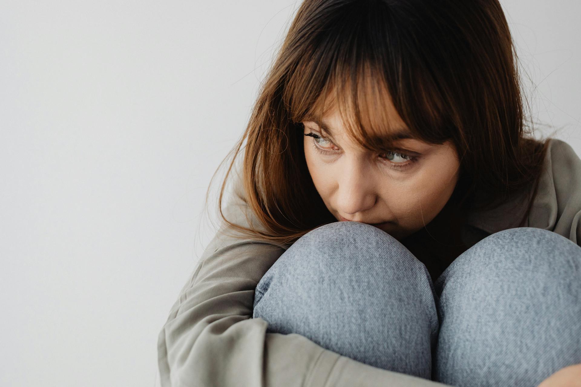A sad, thoughtful woman | Source: Pexels