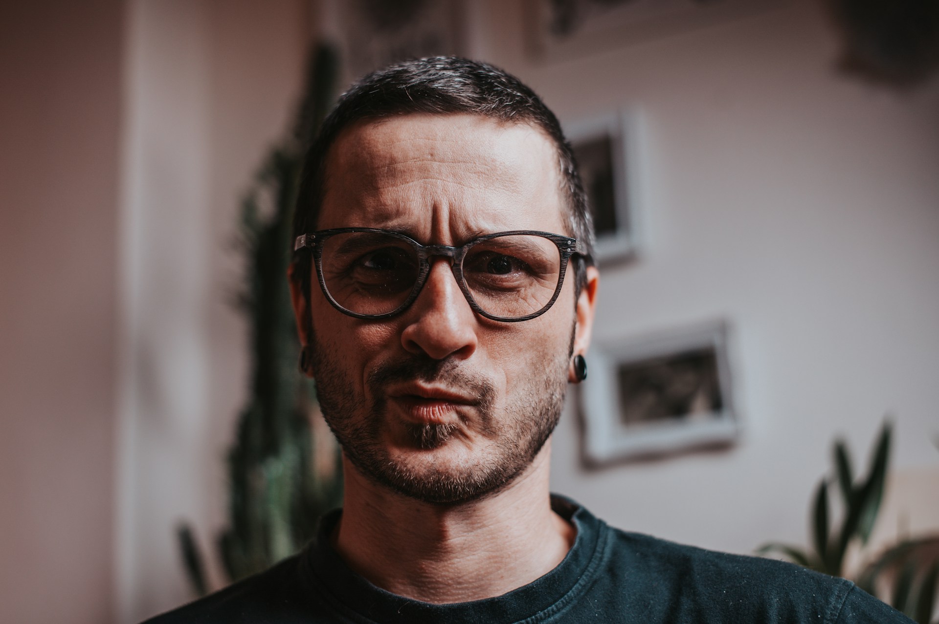 A man pulling a face | Source: Unsplash