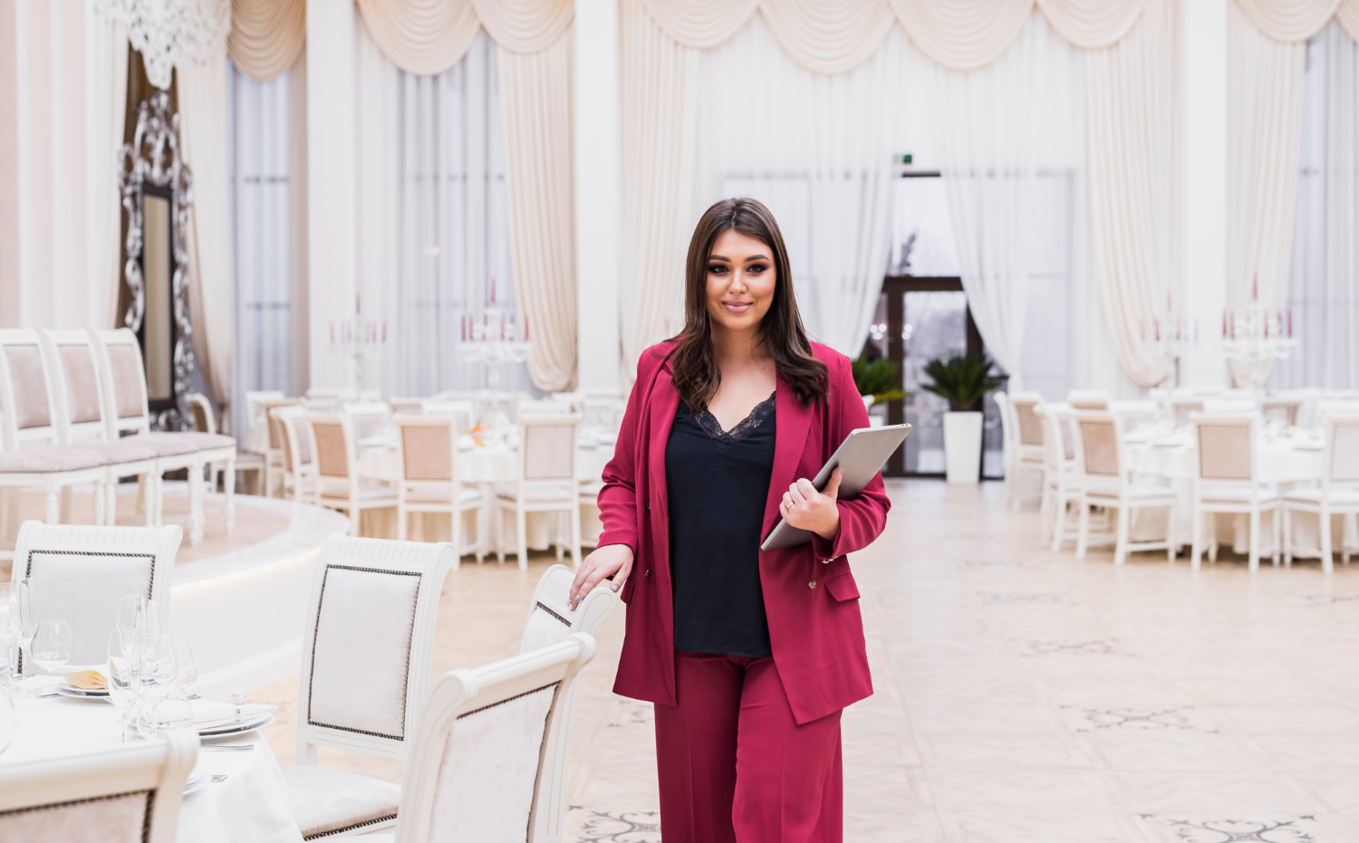 My Sister Made Me Eat in the Garage at Her Wedding Because 'There Wasn't Enough Space for Everyone Inside' 9 A wedding planner | Source: Freepik