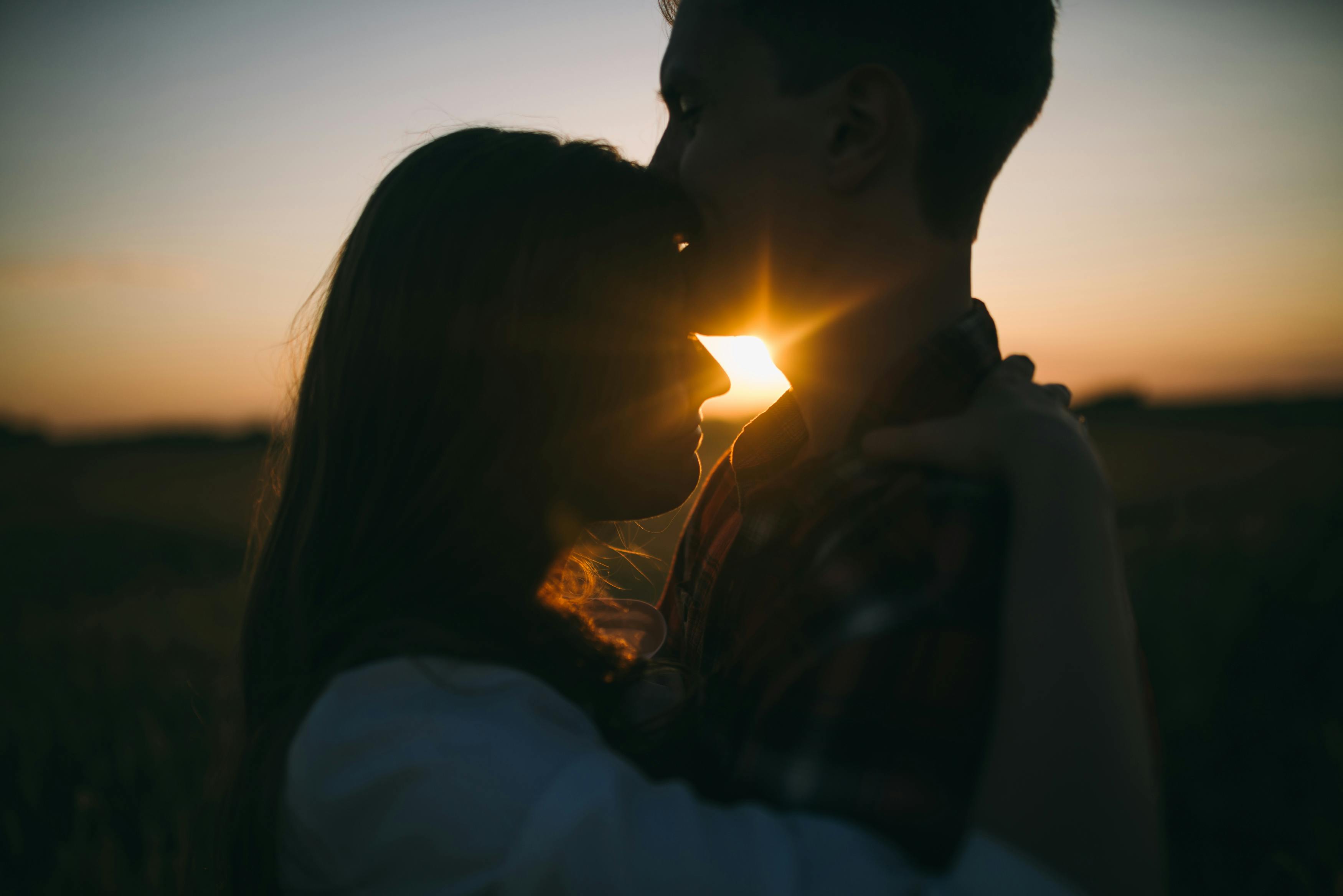 Couple hugging each other | Source: Pexels