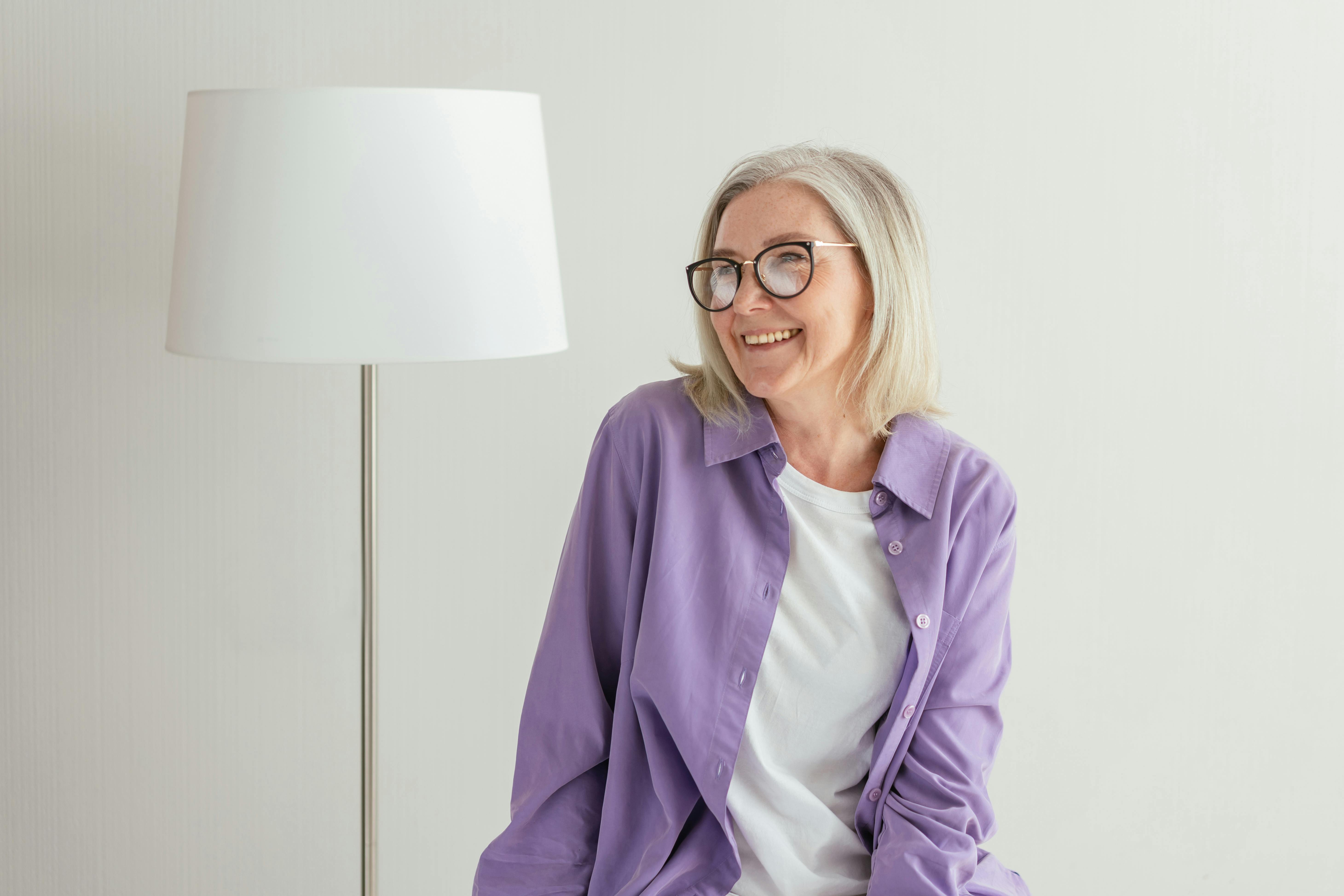 A smiling old woman | Source: Pexels