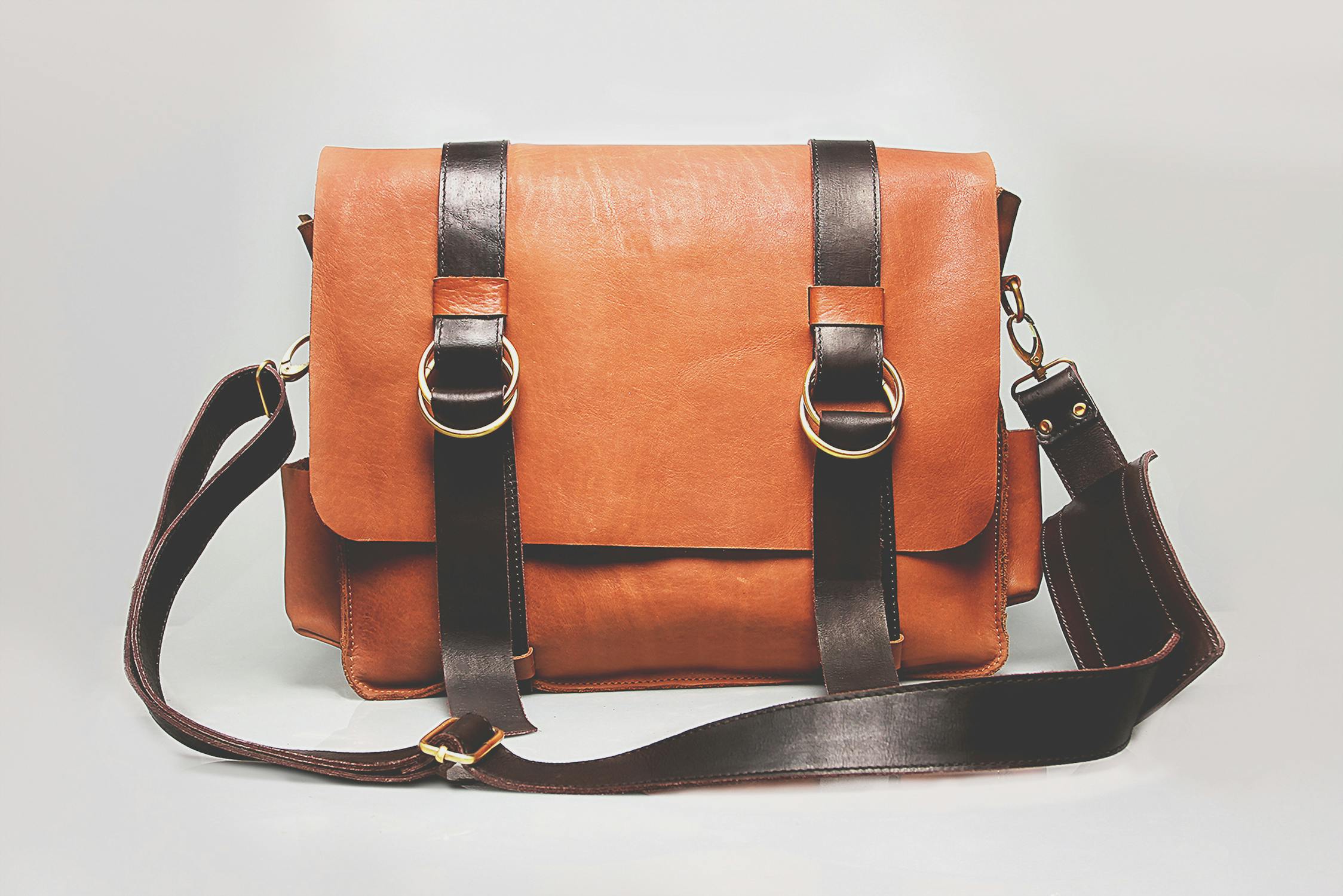 A leather bag | Source: Pexels