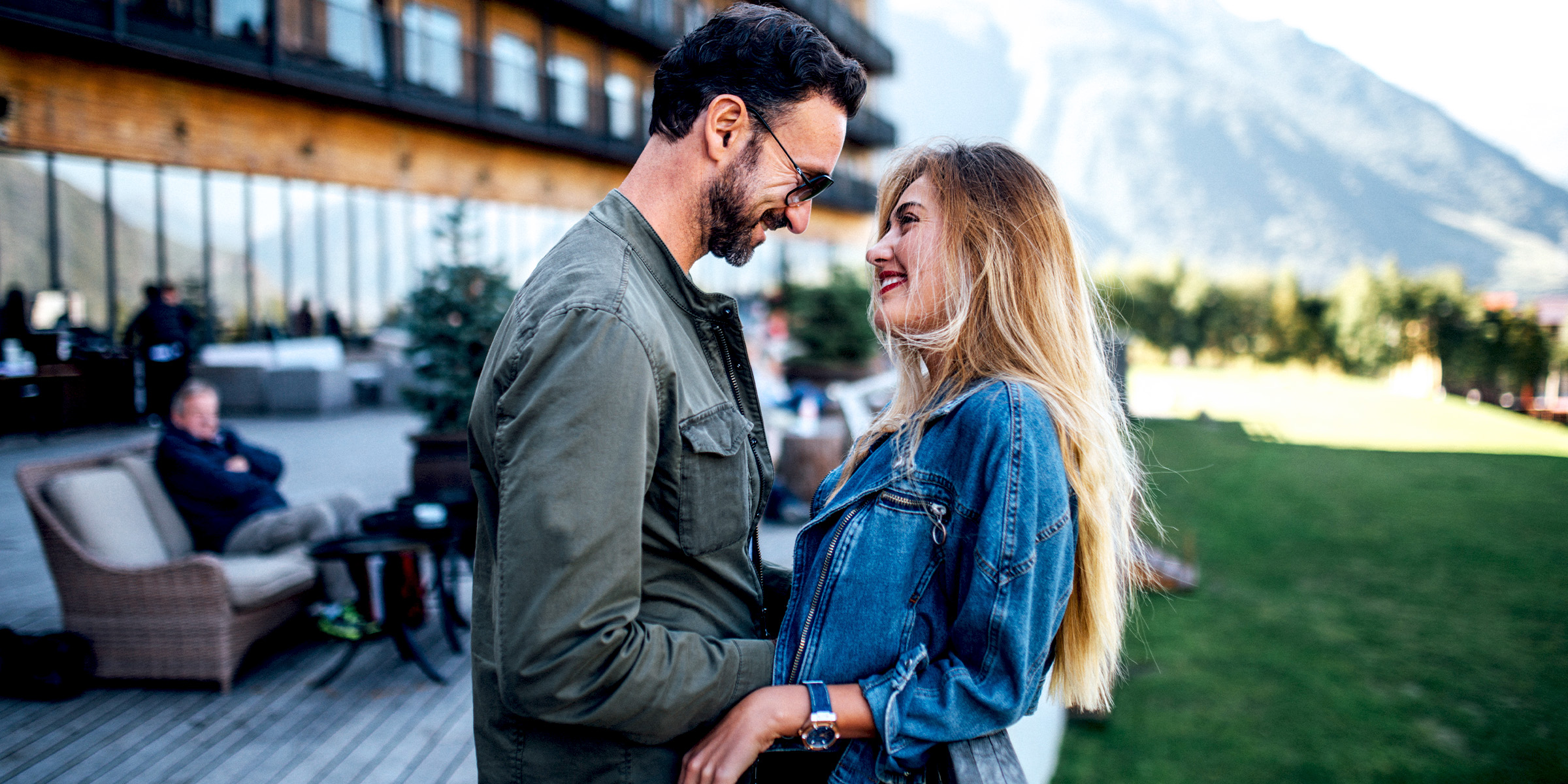 A couple smiling | Source: Shutterstock