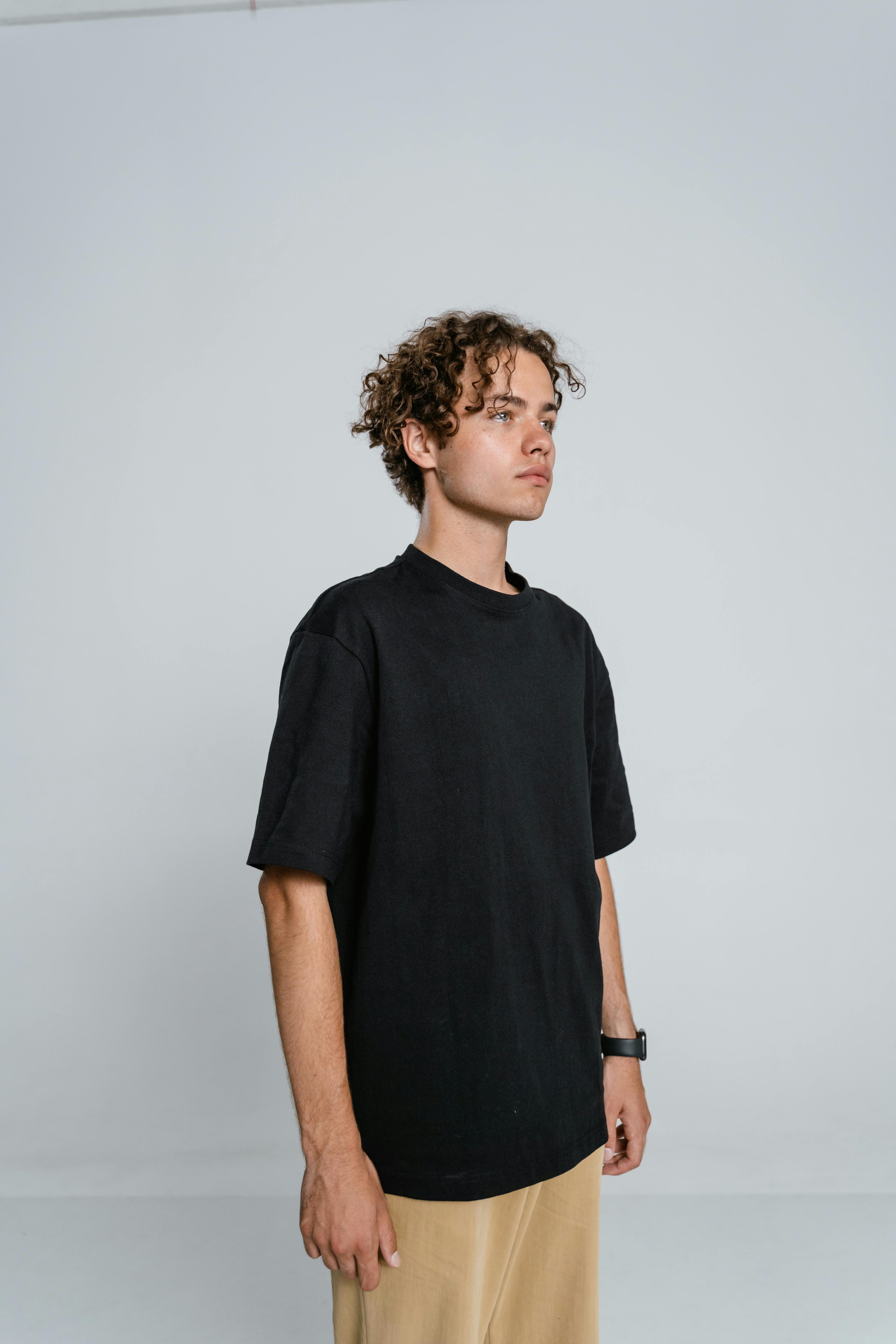 A serious boy posing | Source: Pexels