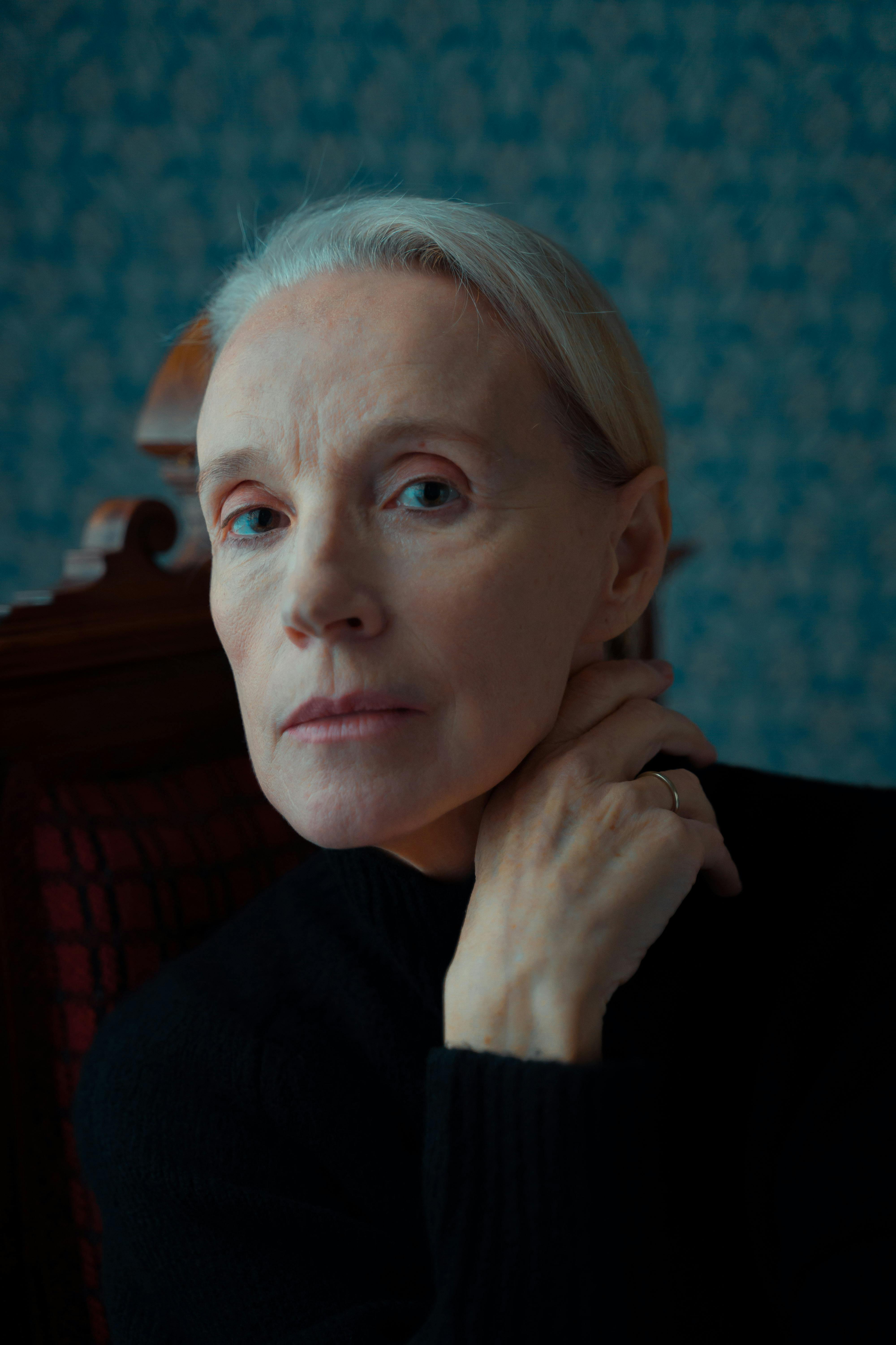 An older woman wearing a black sweater | Source: Pexels