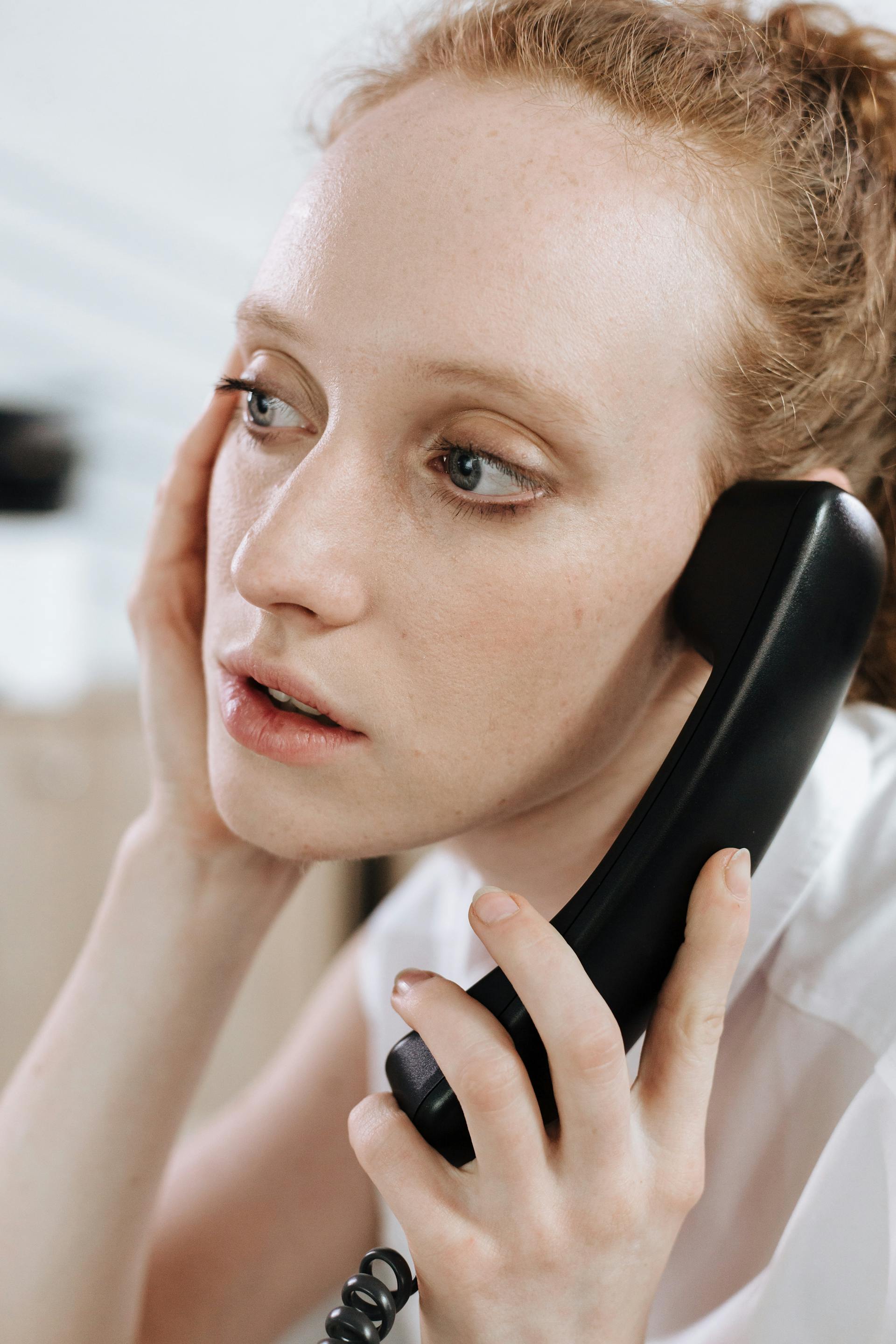 A woman using her phone looks upset | Source: Pexels