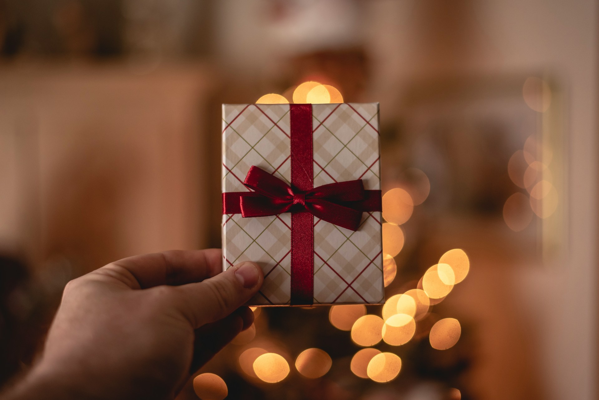 A person holding out a small gift | Source: Unsplash
