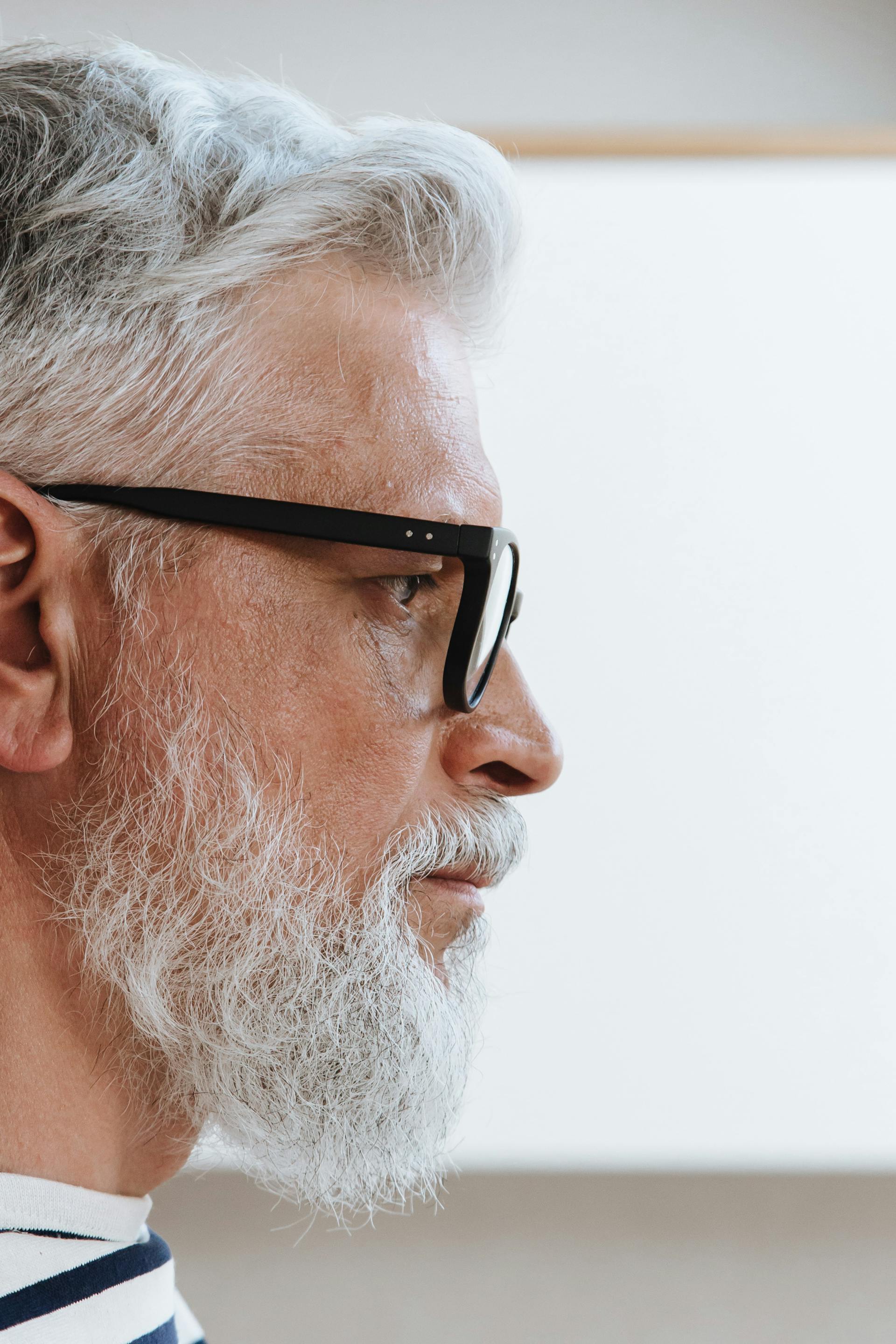 A side view shot of a senior man | Source: Pexels