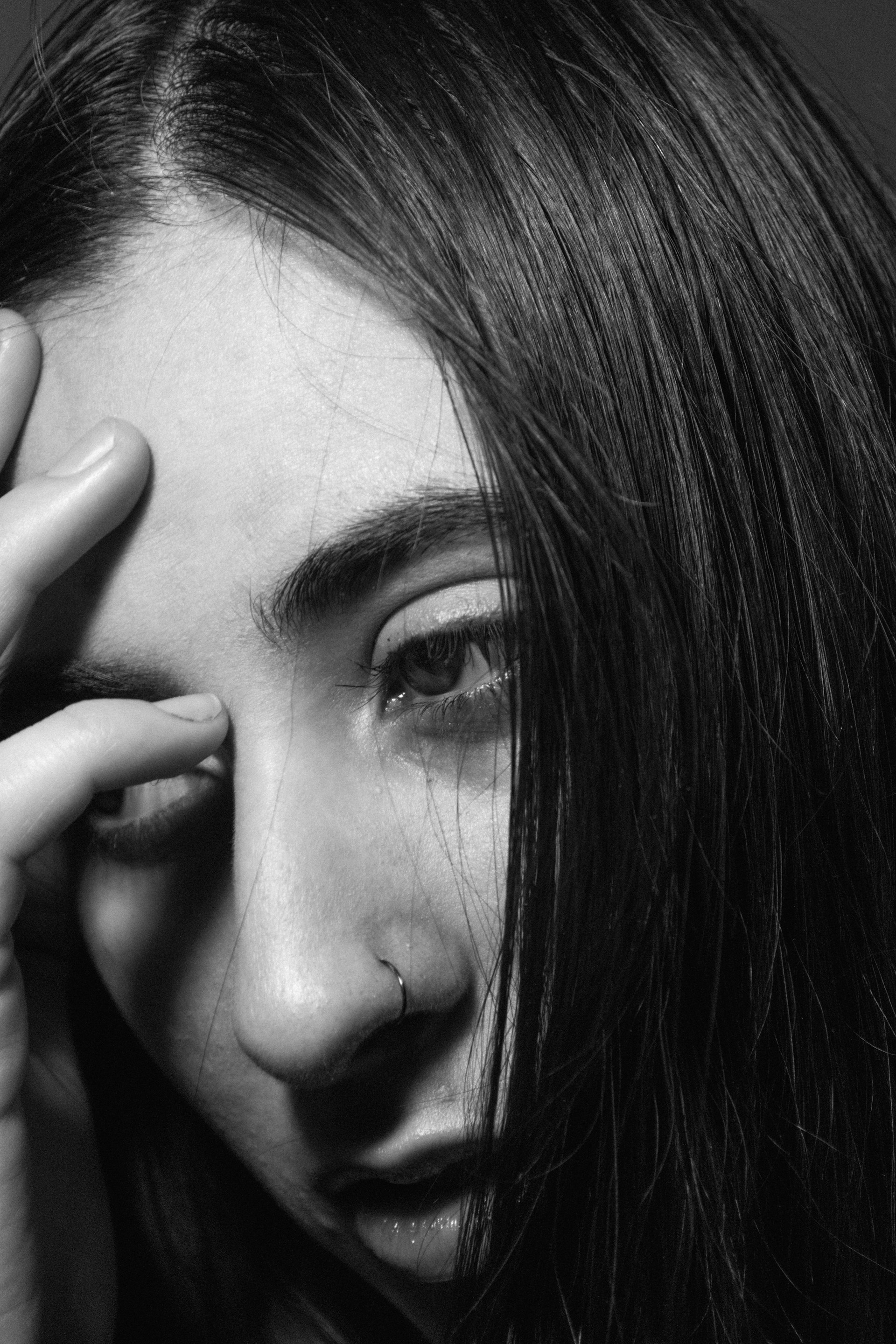 An emotional woman resting her head against her hand | Source: Unsplash