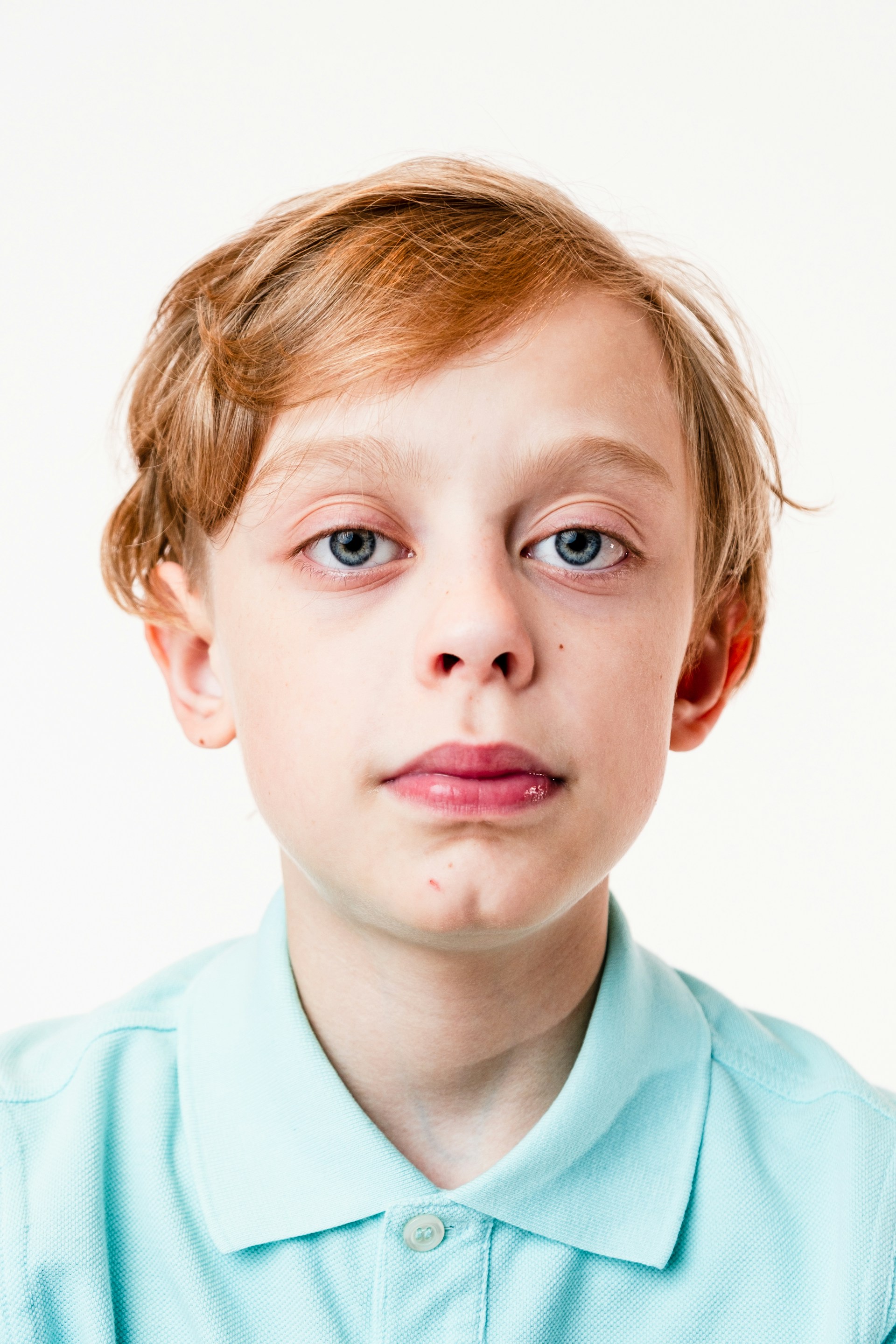 A boy staring at someone | Source: Unsplash