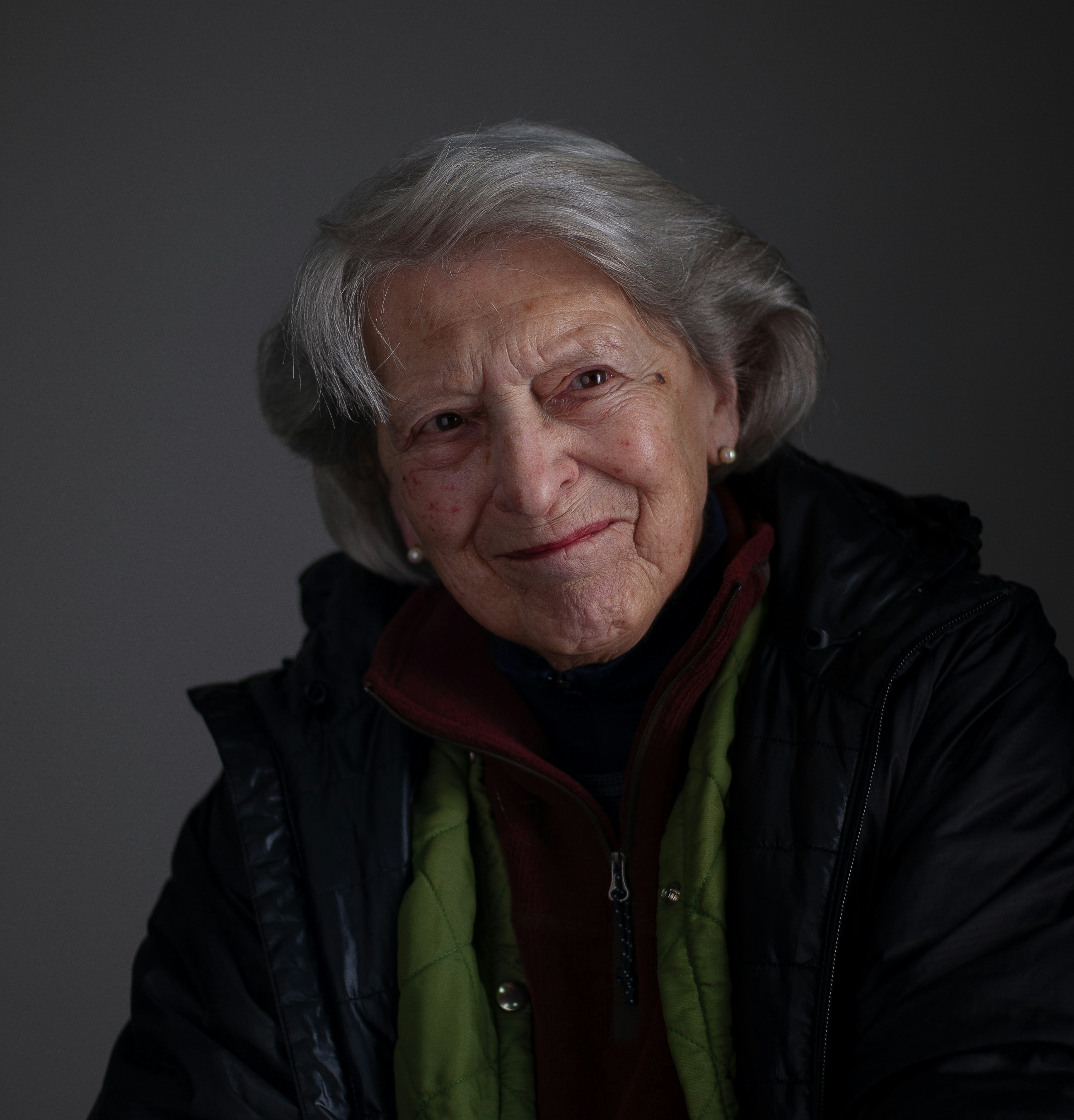 A close up of an old woman | Source: Unsplash