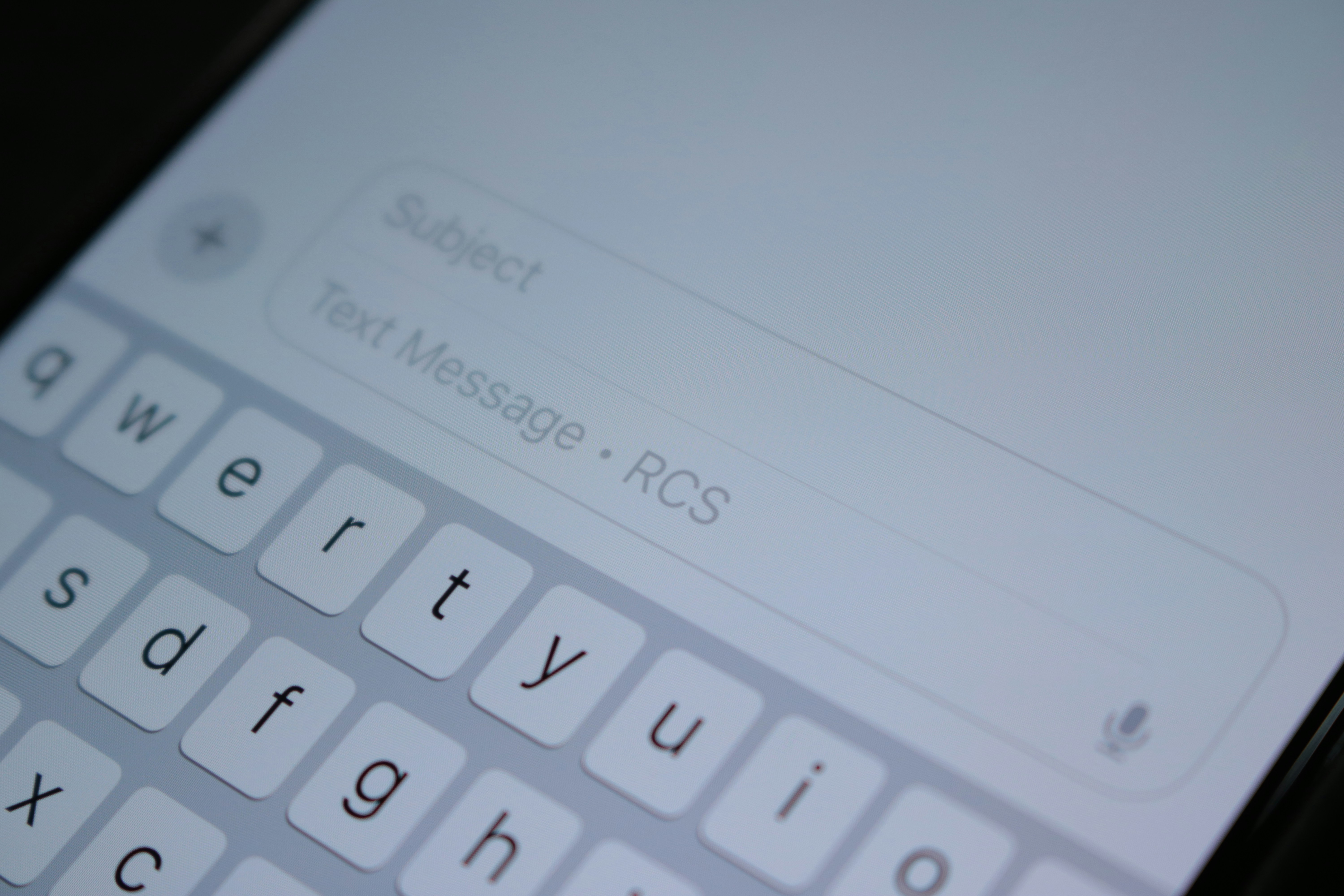 A close up of a cellphone keyboard | Source: Unsplash