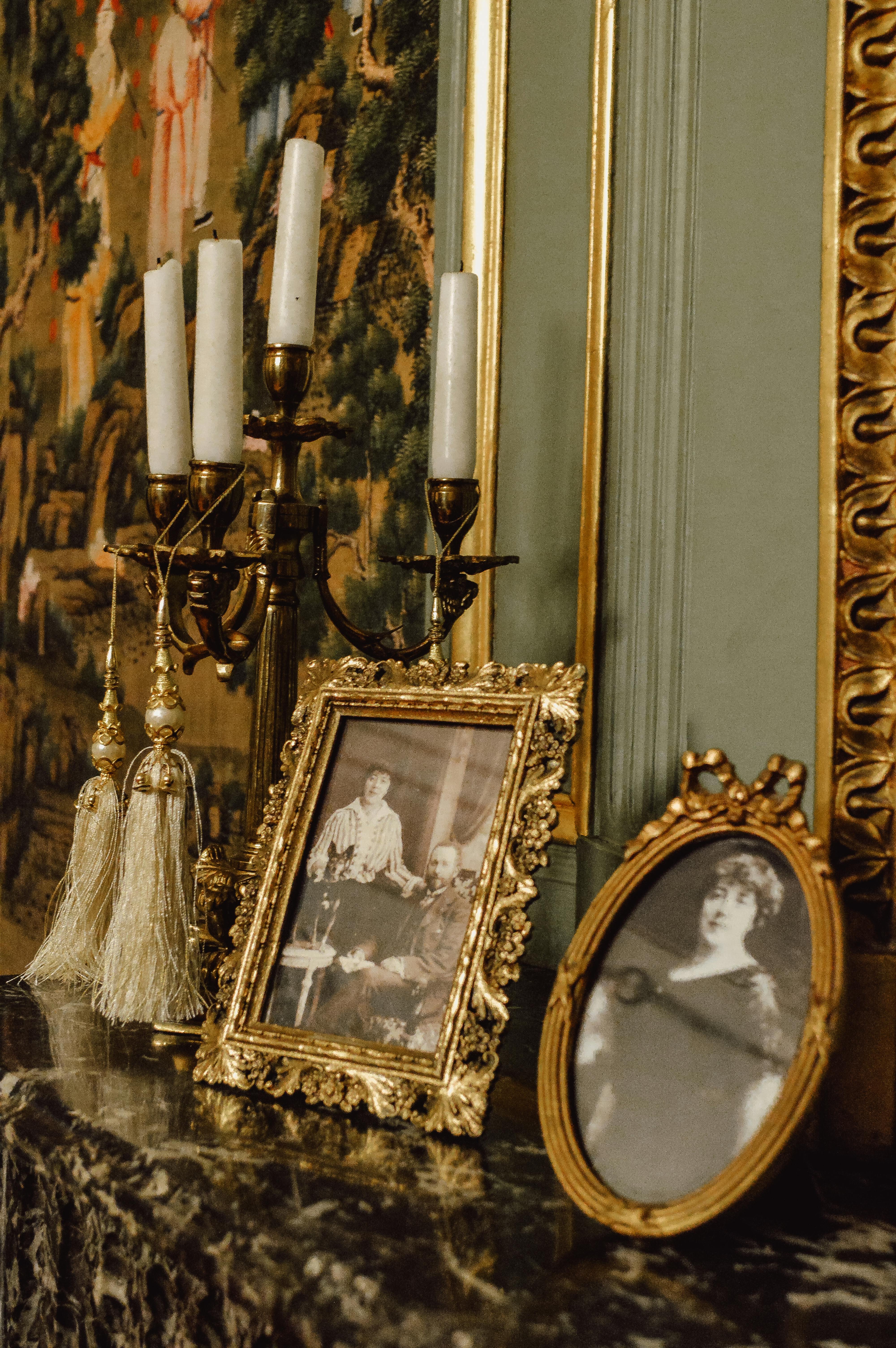 Frames on a mantel | Source: Pexels
