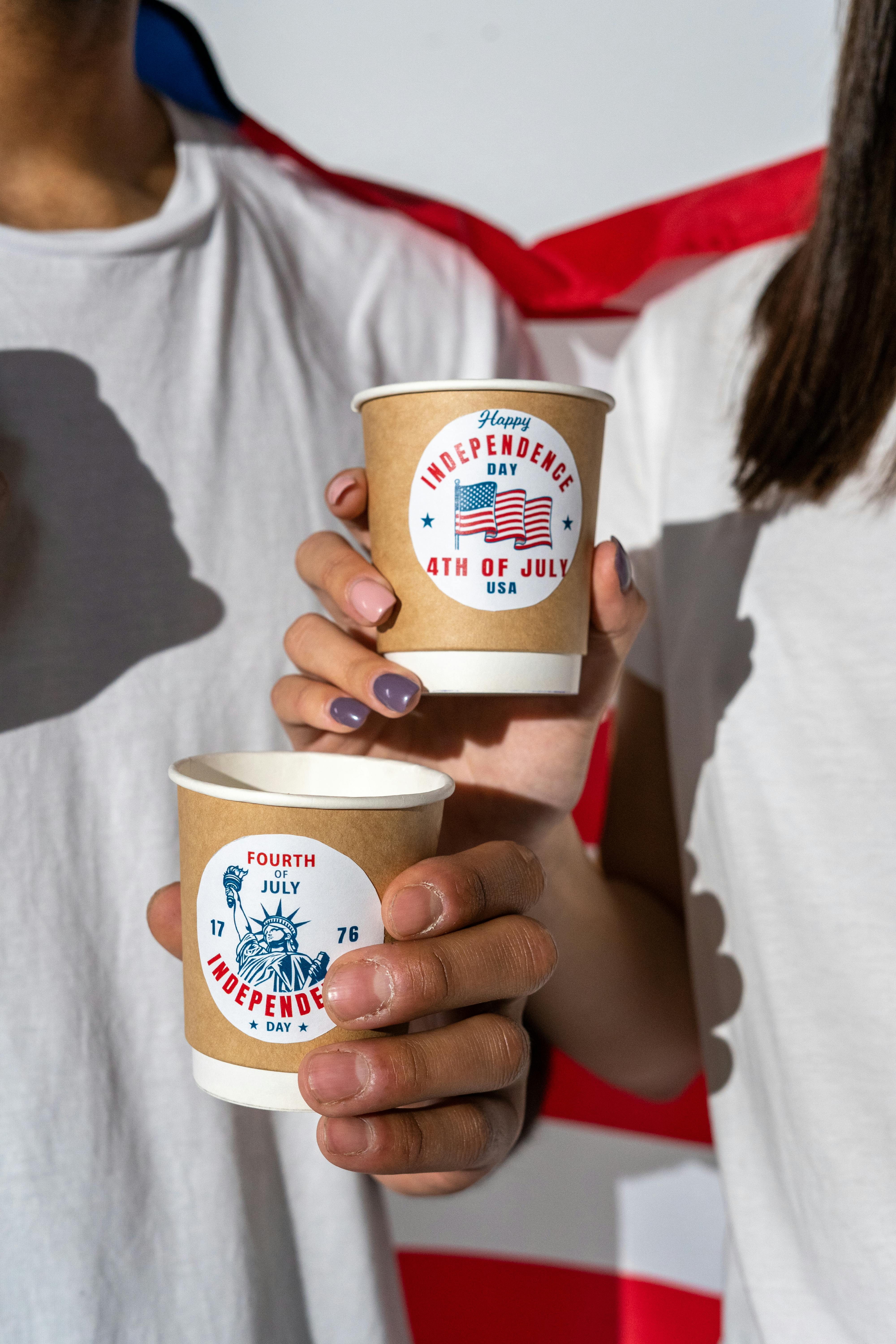 A couple at a 4th of July party | Source: Pexels
