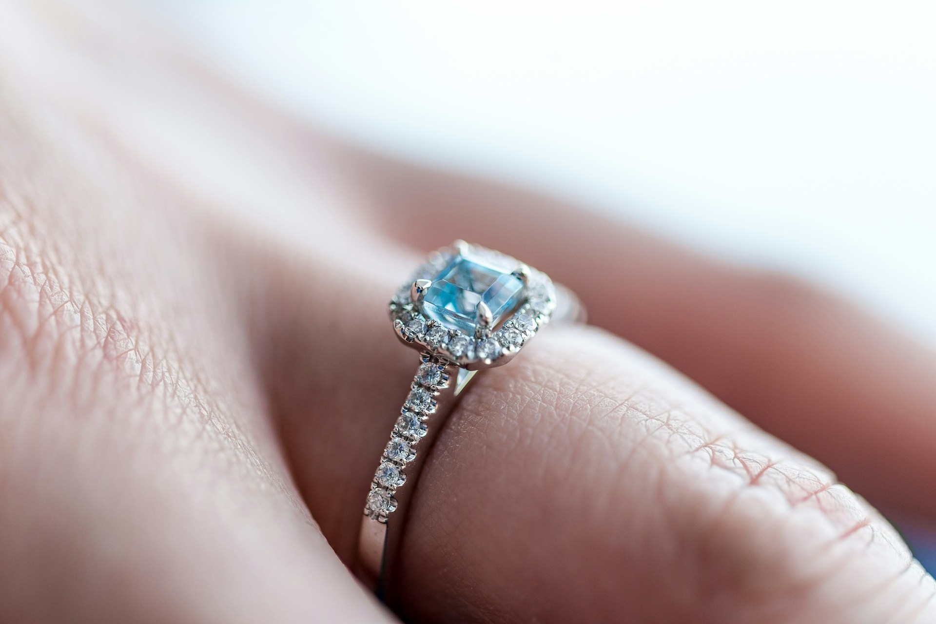 Close-up shot of a person wearing a ring | Source: Unsplash
