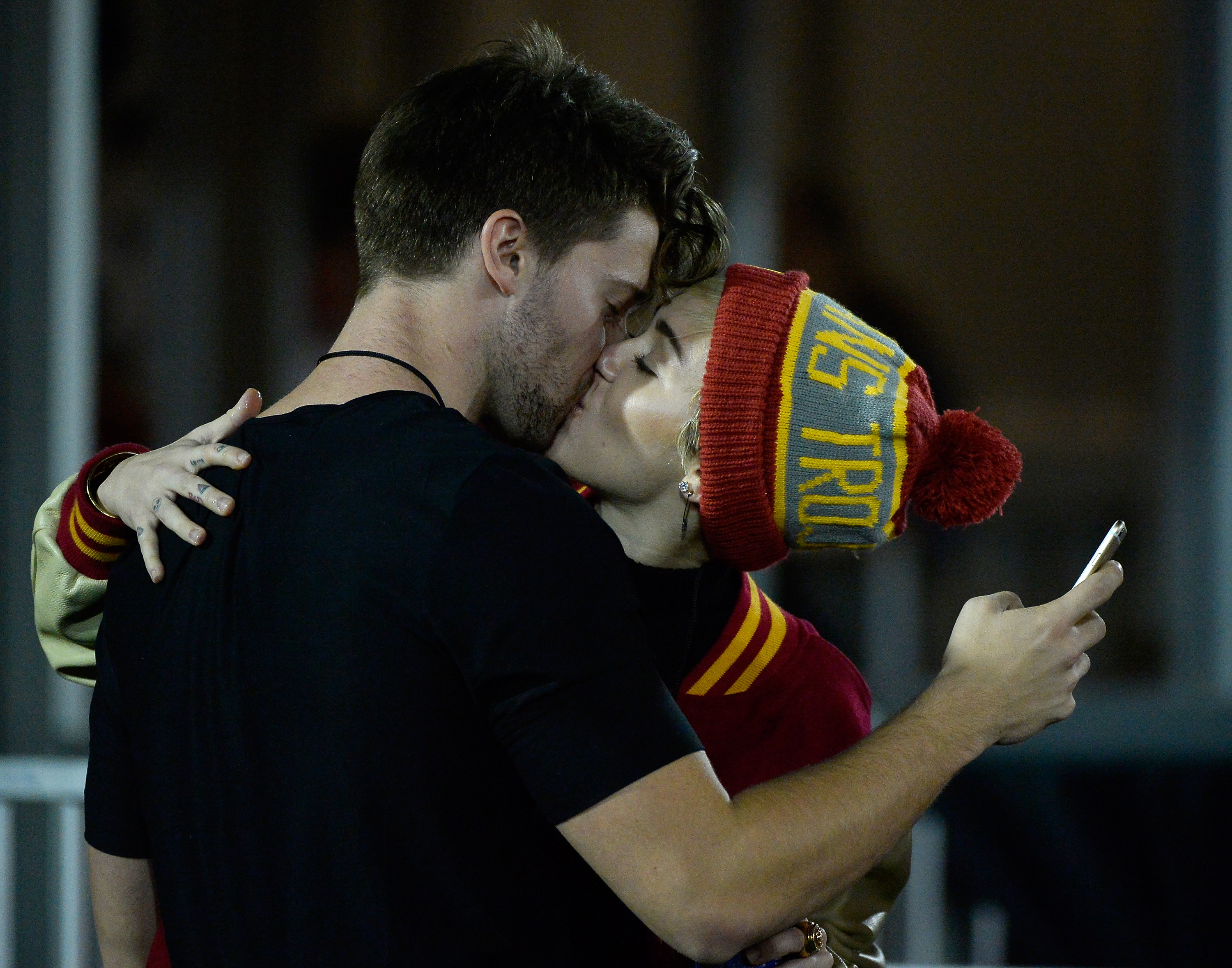 Miley Cyrus kisses Patrick Schwarzenegger during the game between the California Golden Bears and the USC Trojans at Los Angeles Memorial Coliseum on November 13, 2014 in Los Angeles, California. | Source: Getty Images