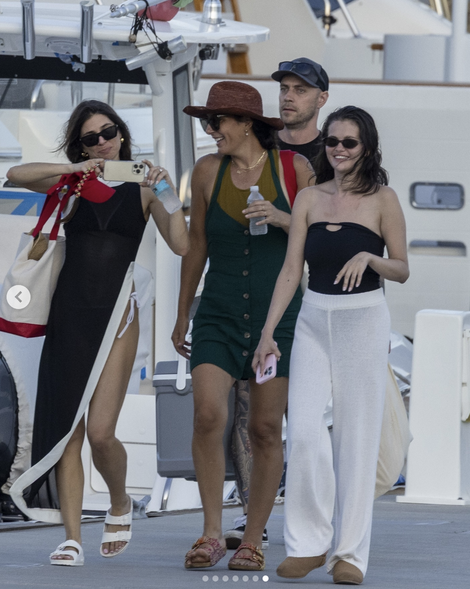 Selena Gomez and her friends in Cabo San Lucas, Mexico, posted on August 25, 2025. | Source: Instagram/deuxmoi