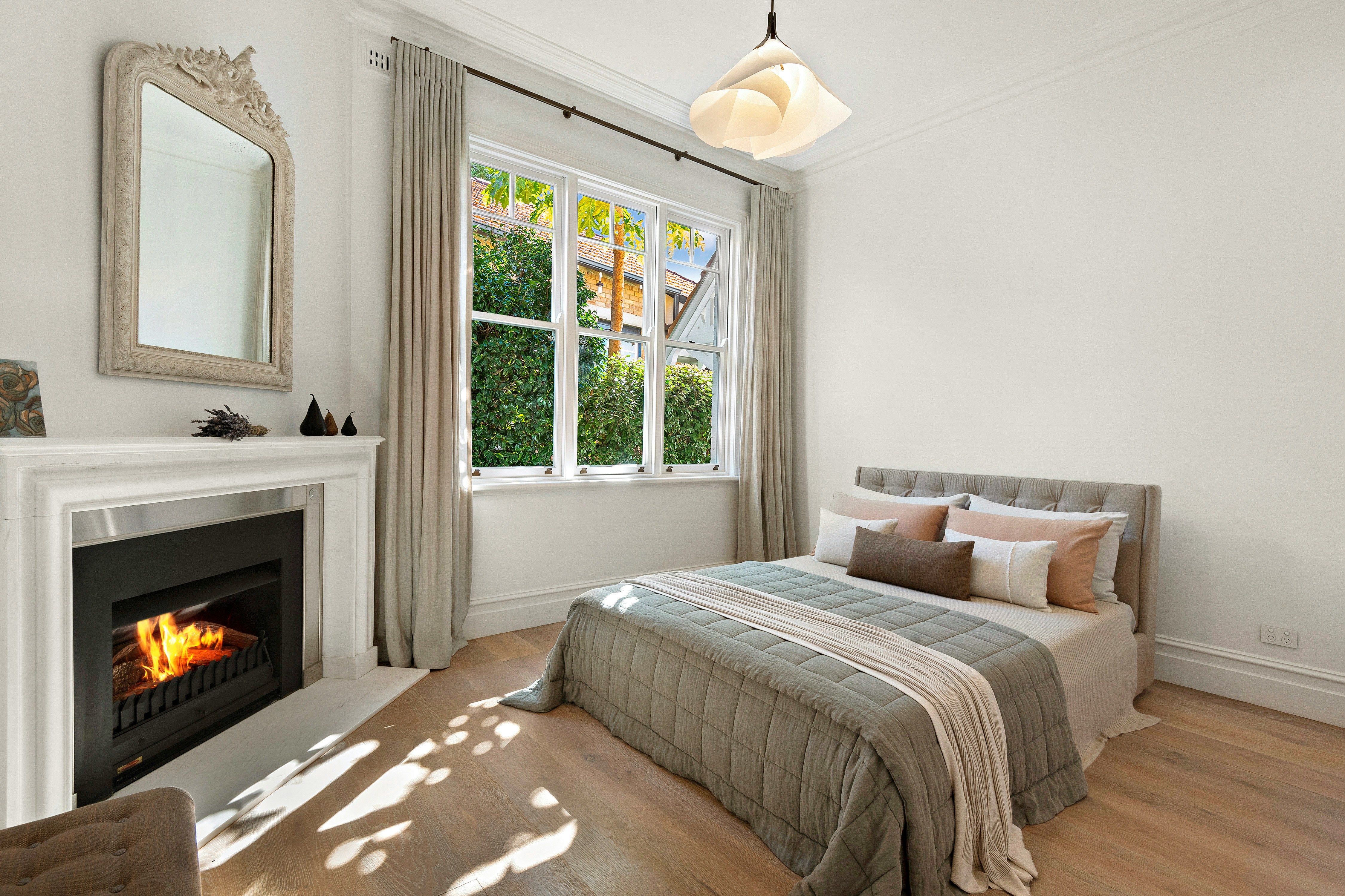 A beautiful guest bedroom | Source: Unsplash