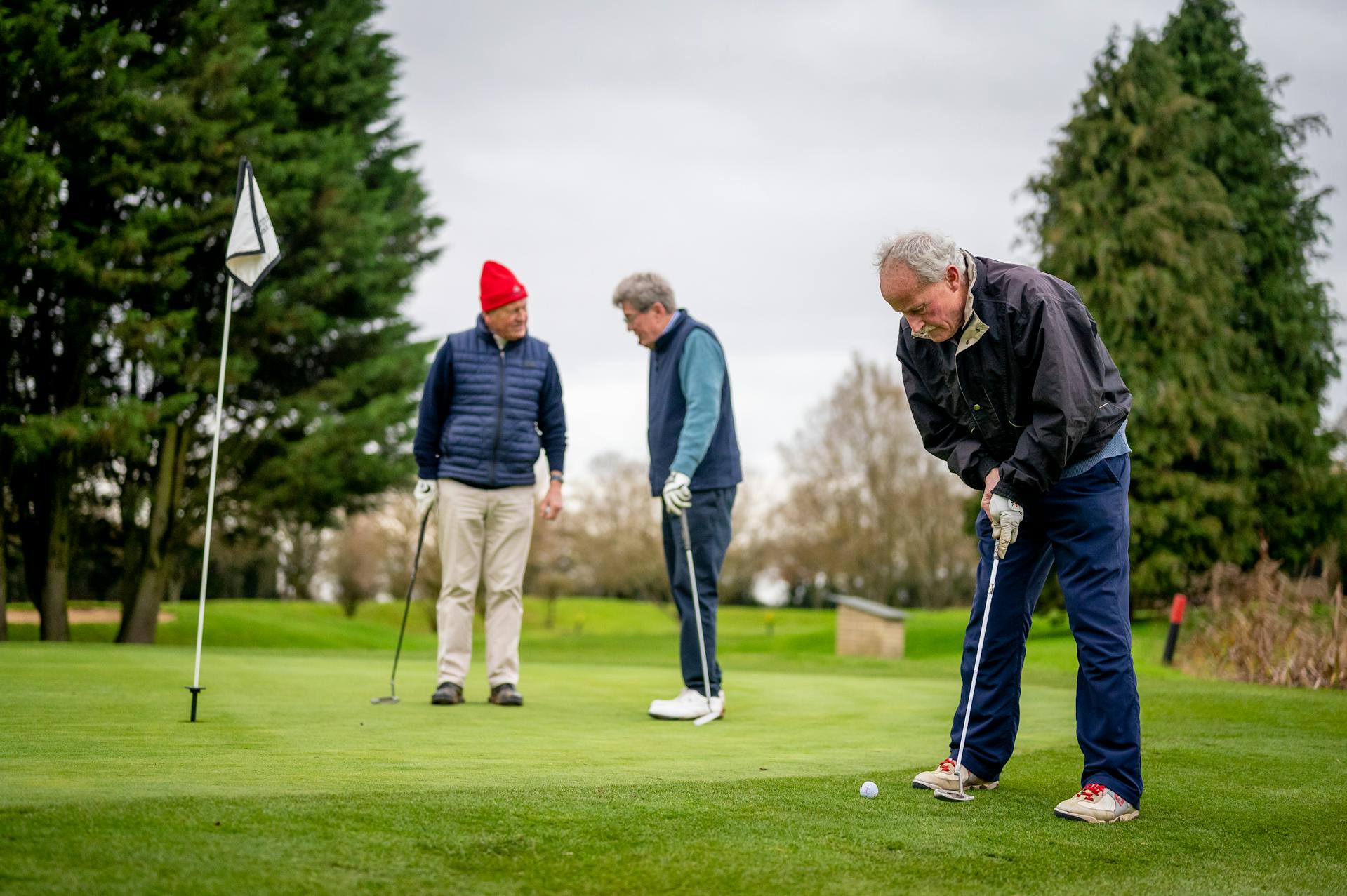Men playing golf | Source: Pexels