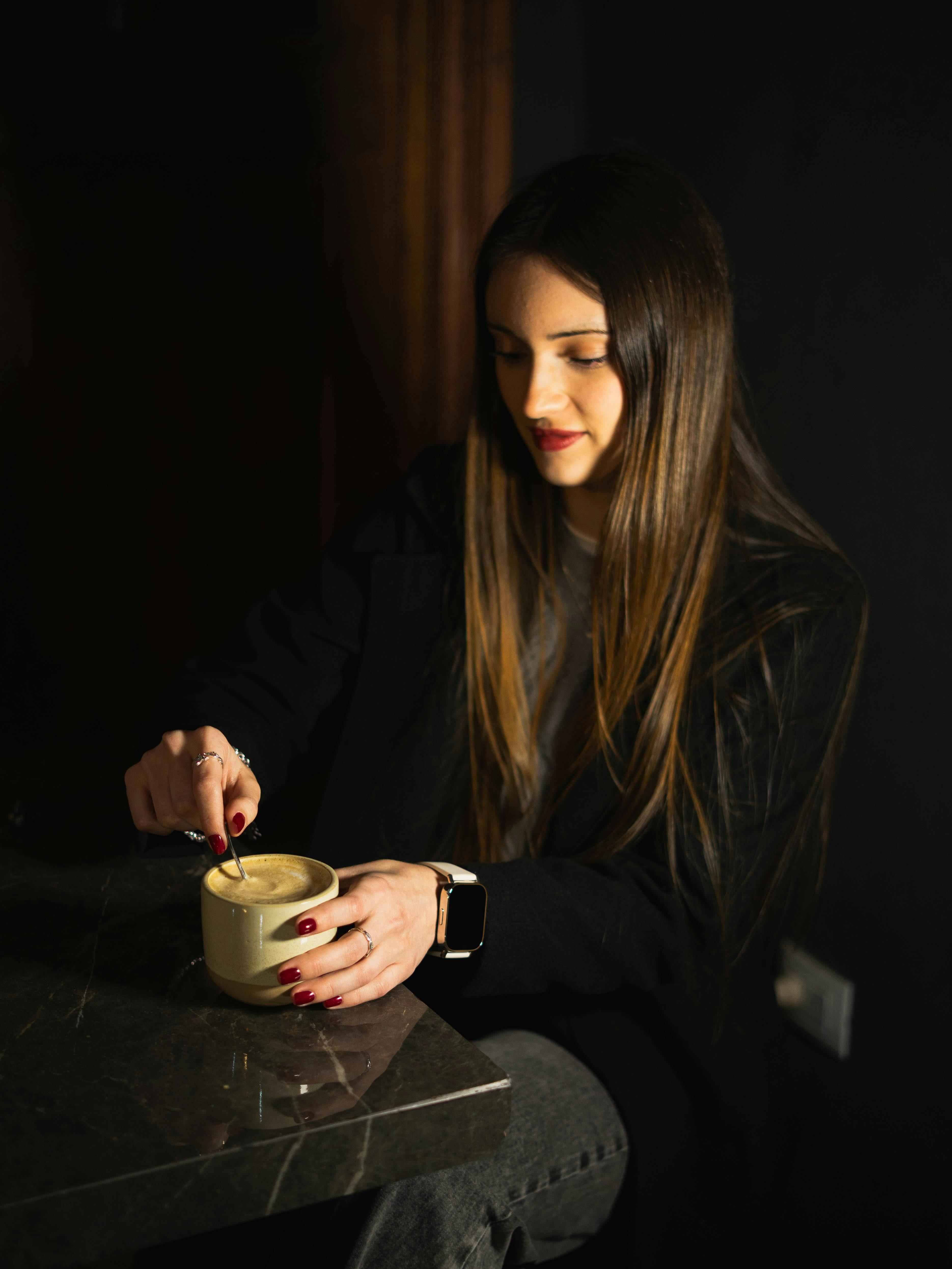 A woman sitting in a restaurant | Source: Pexels