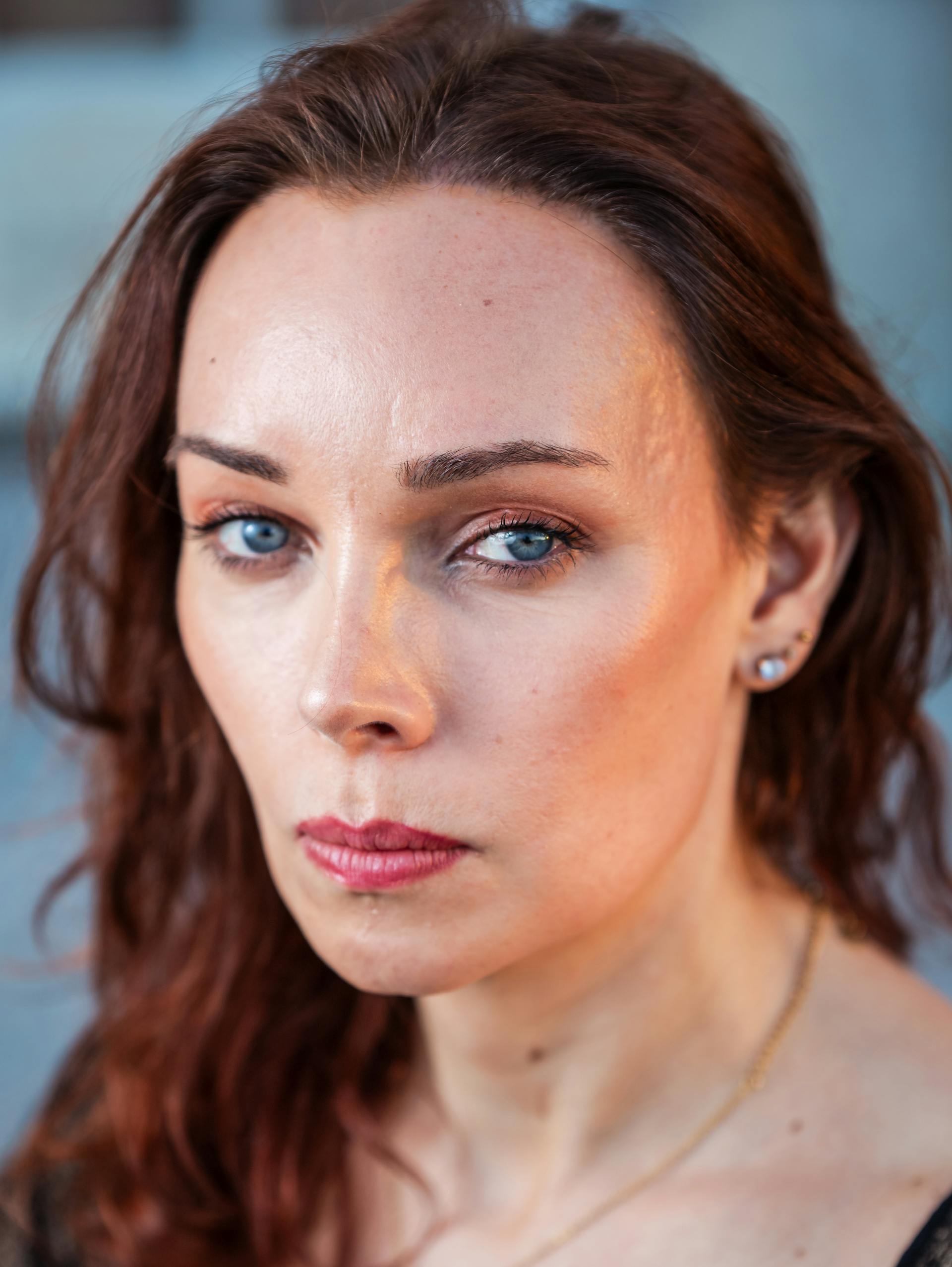 A solemn-looking woman | Source: Pexels