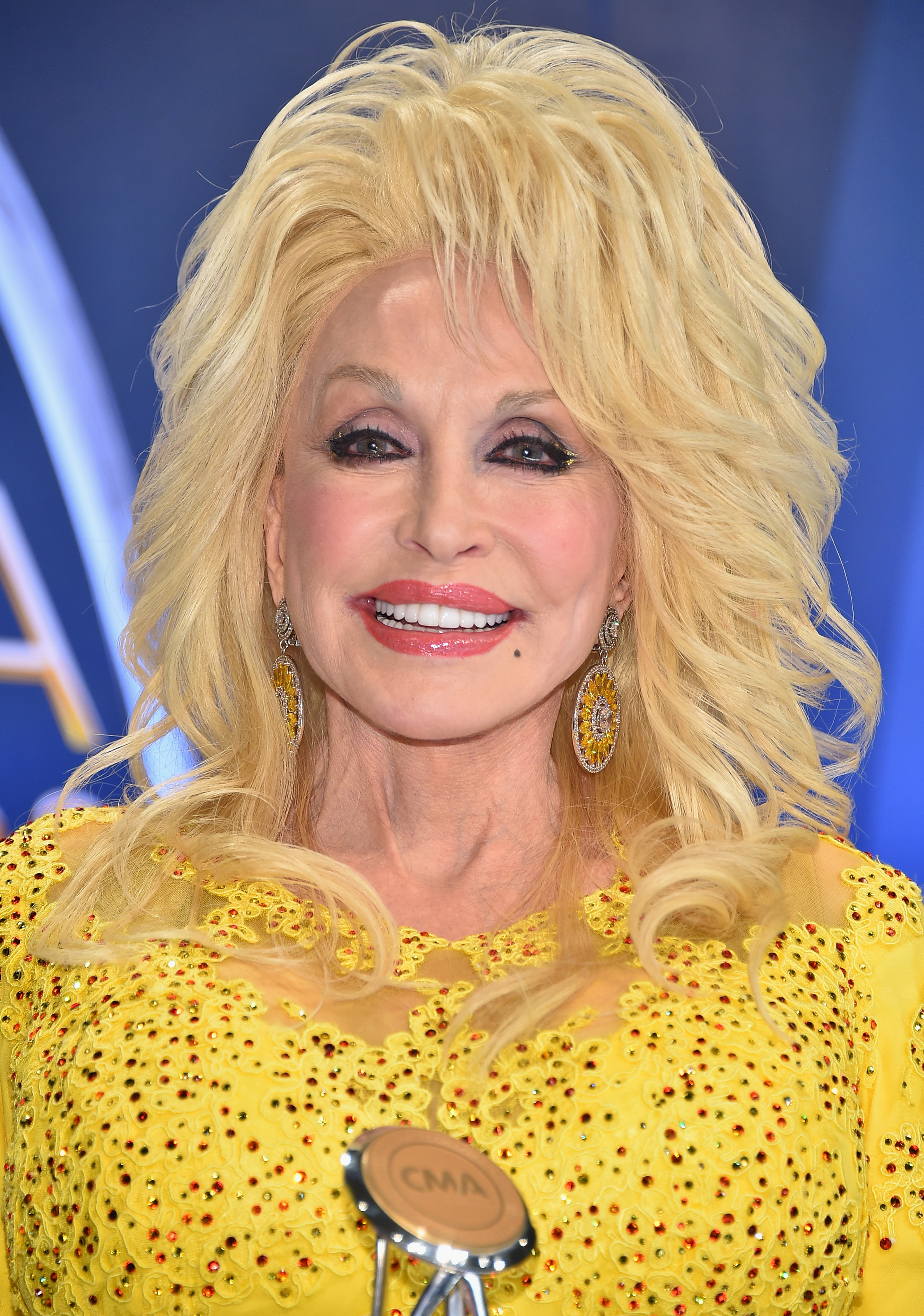Recipient of the Willie Nelson Lifetime Achievement Award Dolly Parton poses backstage the 50th annual CMA Awards at the Bridgestone Arena on November 2, 2016 in Nashville, Tennessee. | Source: Getty Images