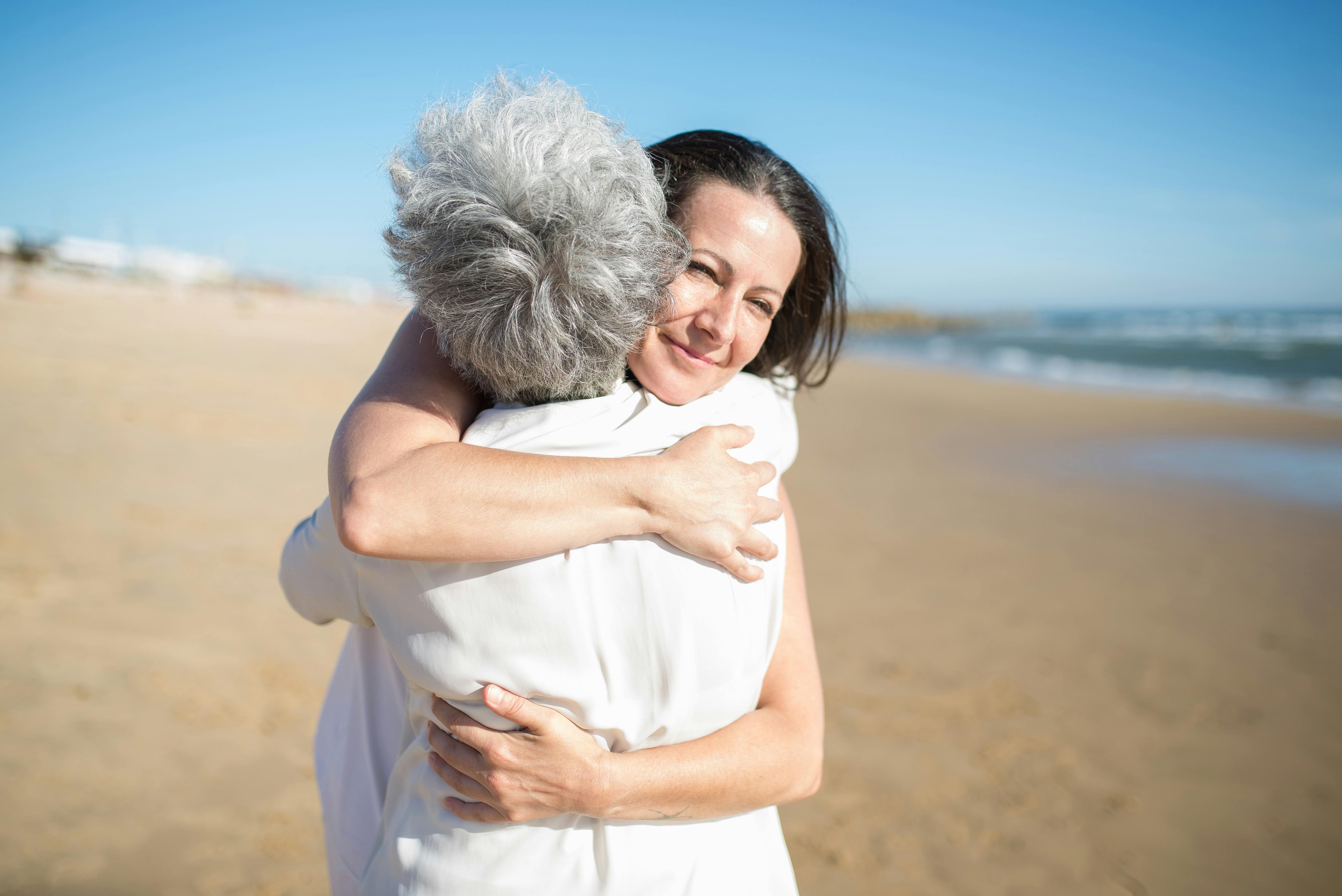 A mother and daughter hugging | Source: Pexels
