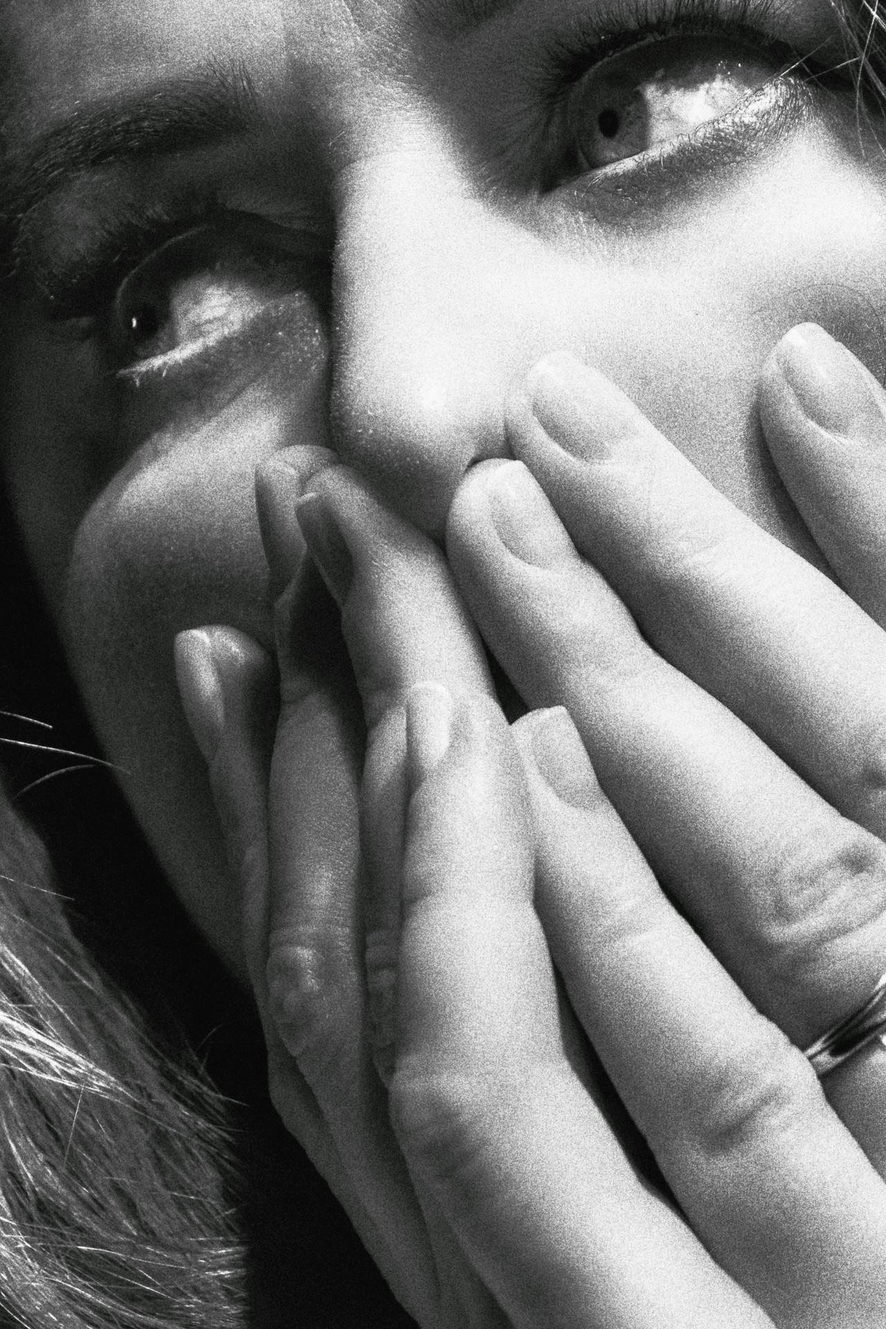 Grayscale shot of a stunned woman | Source: Pexels