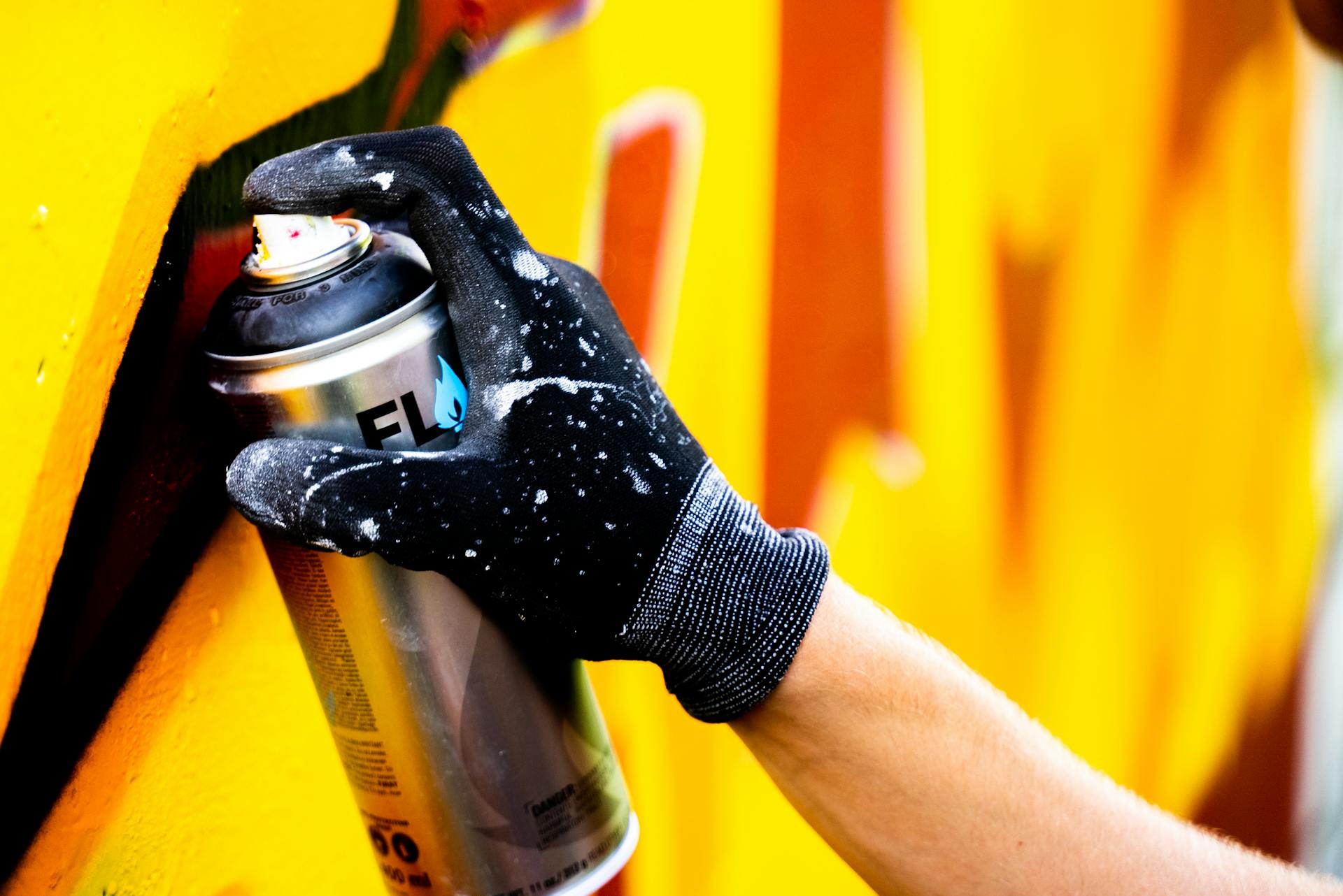 A person holding a can of spray paint | Source: Pexels