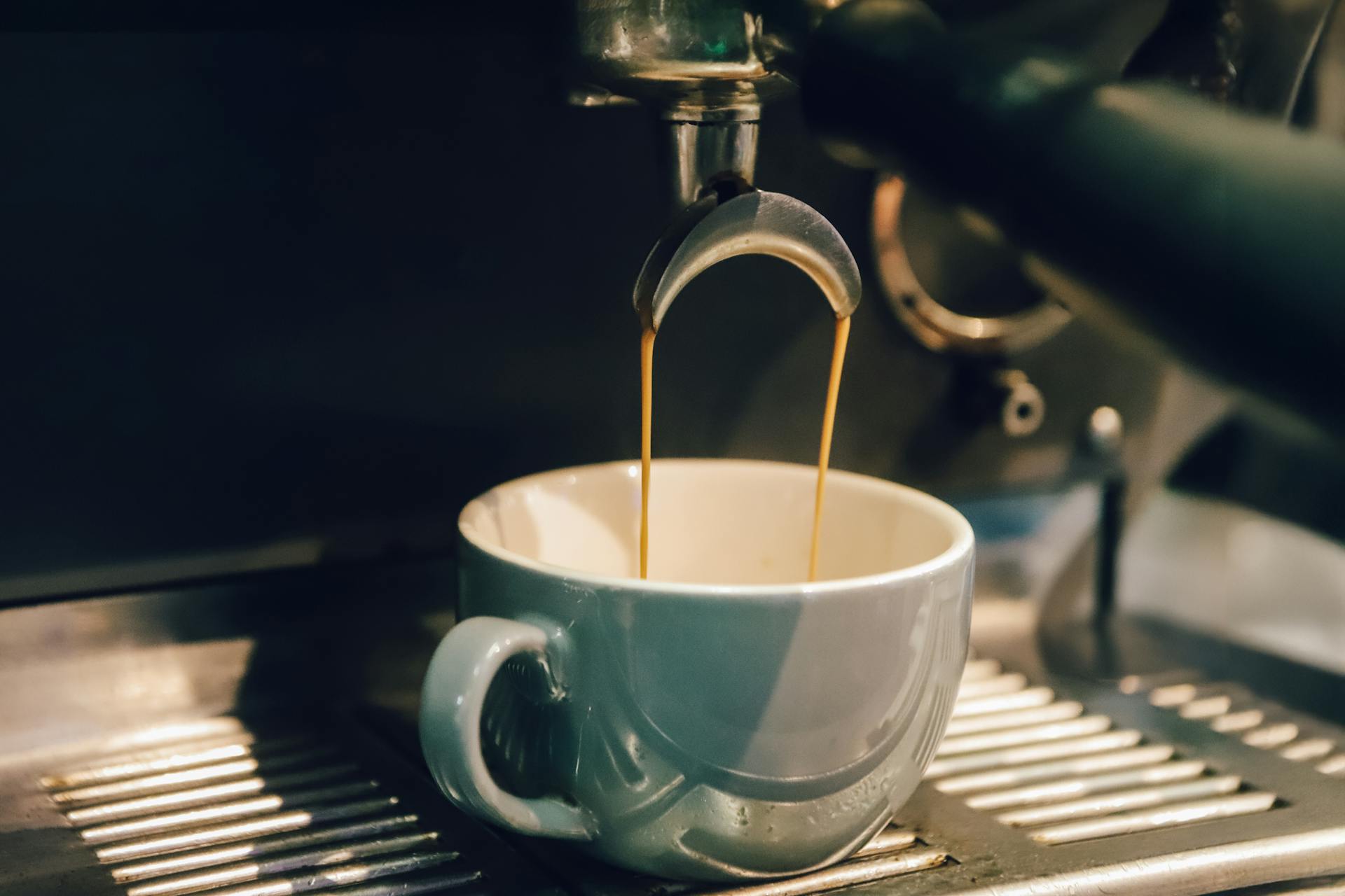 Coffee pouring into a cup | Source: Pexels