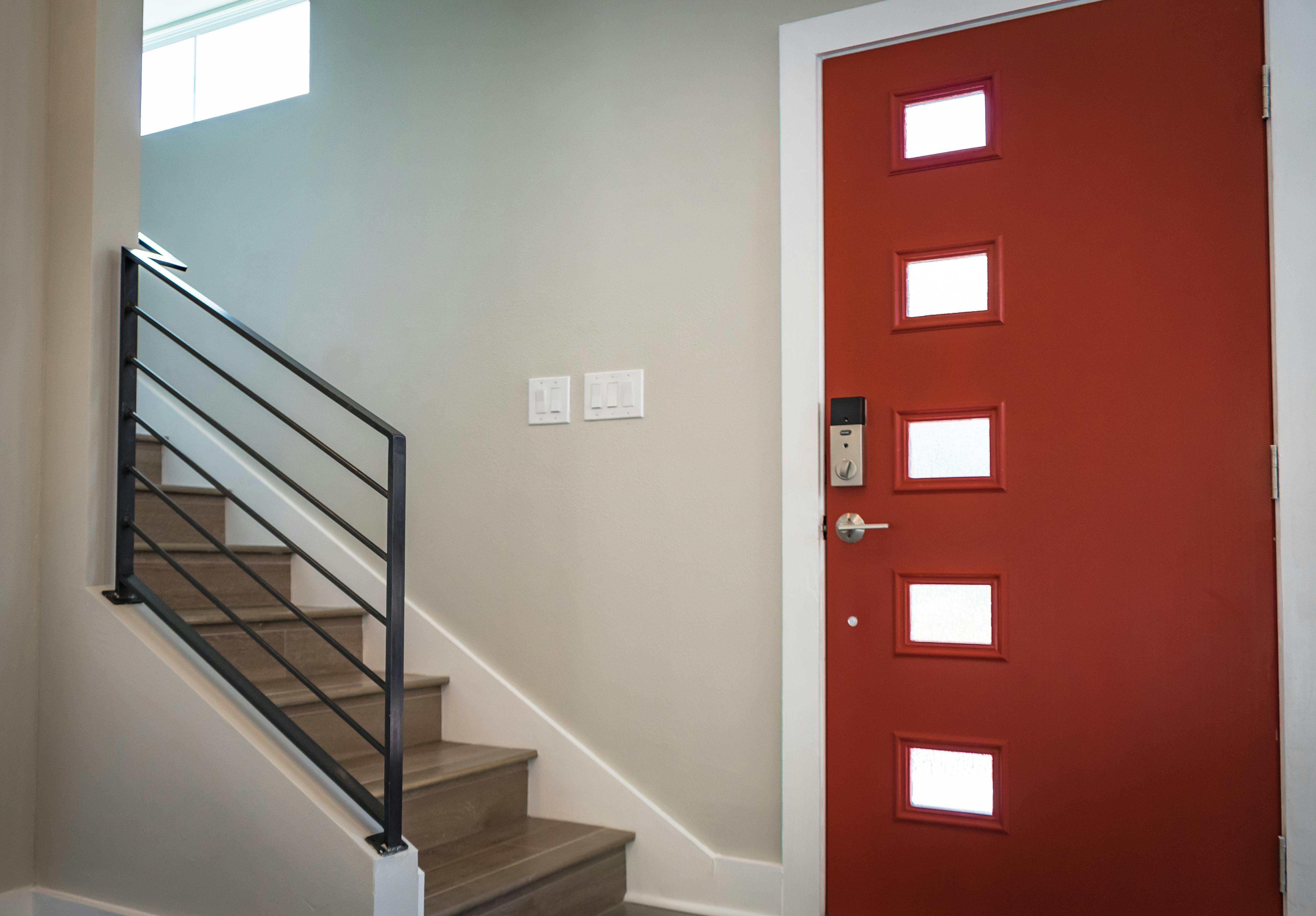 A closed front door | Source: Pexels