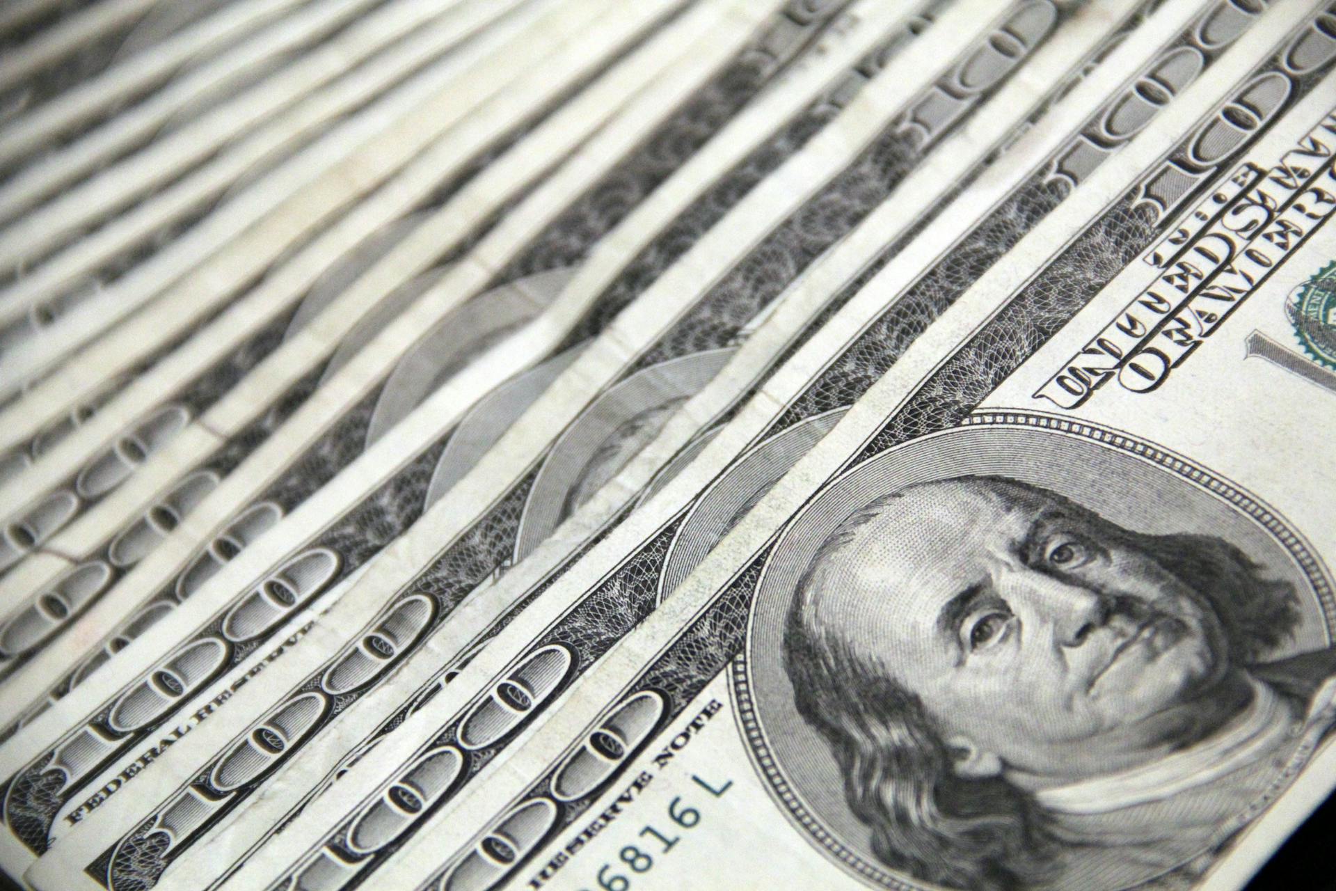 A stack of dollar bills | Source: Pexels